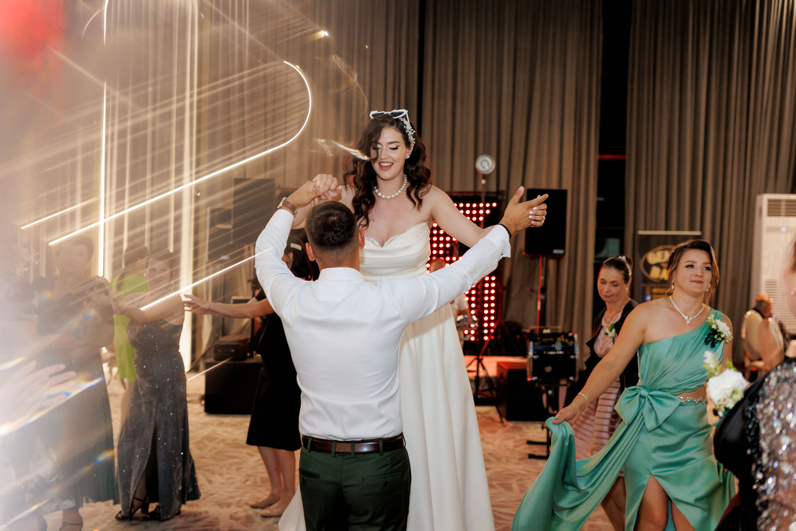 Nunta Nicoleta & Răzvan | Fotografie & Videografie Profesională. Servicii foto-video profesionale, pentru momente de neuitat