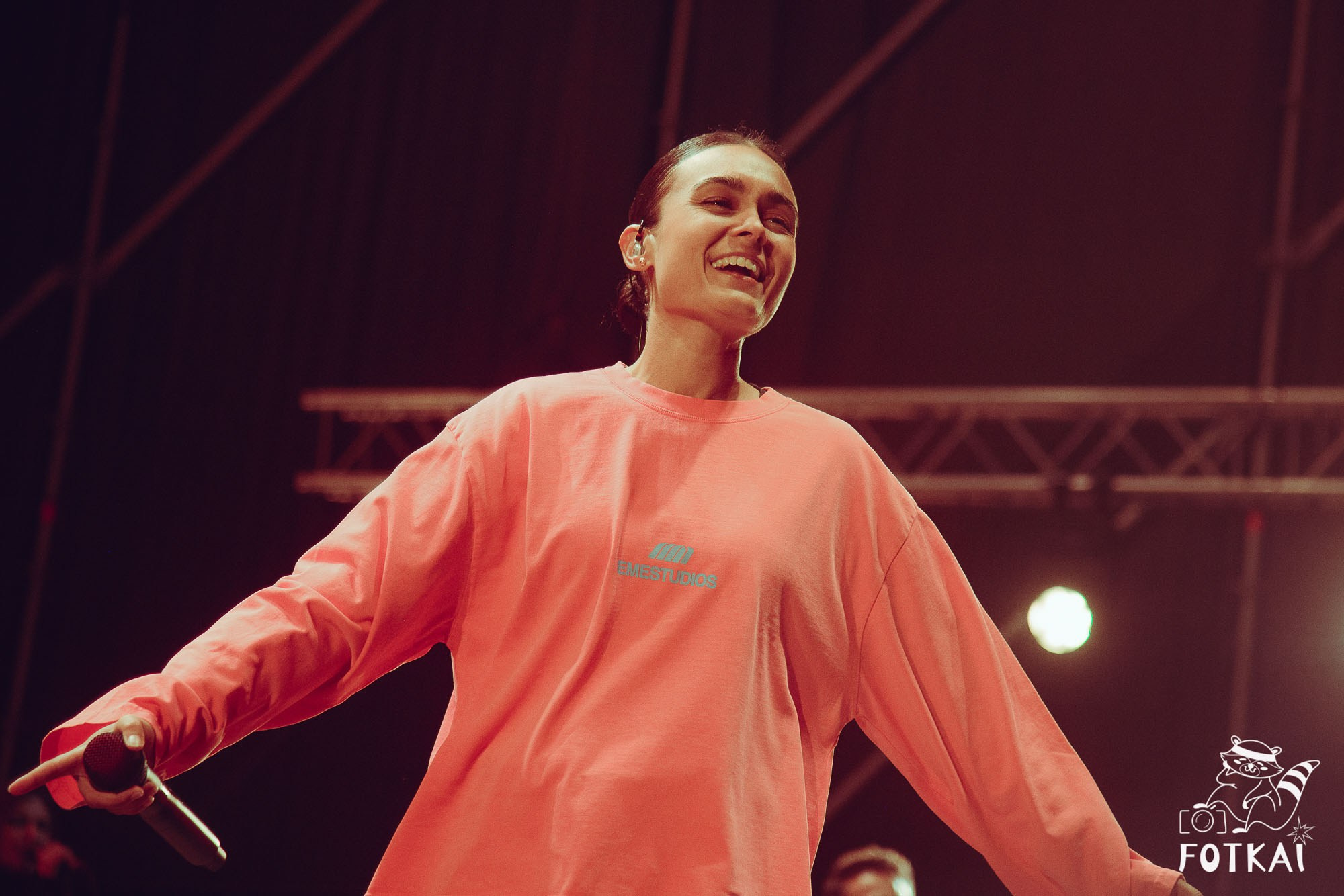 Marta Santos — Fotos del concierto en Alicante 2026: pop flamenco en El Muelle Live | FOTKAI