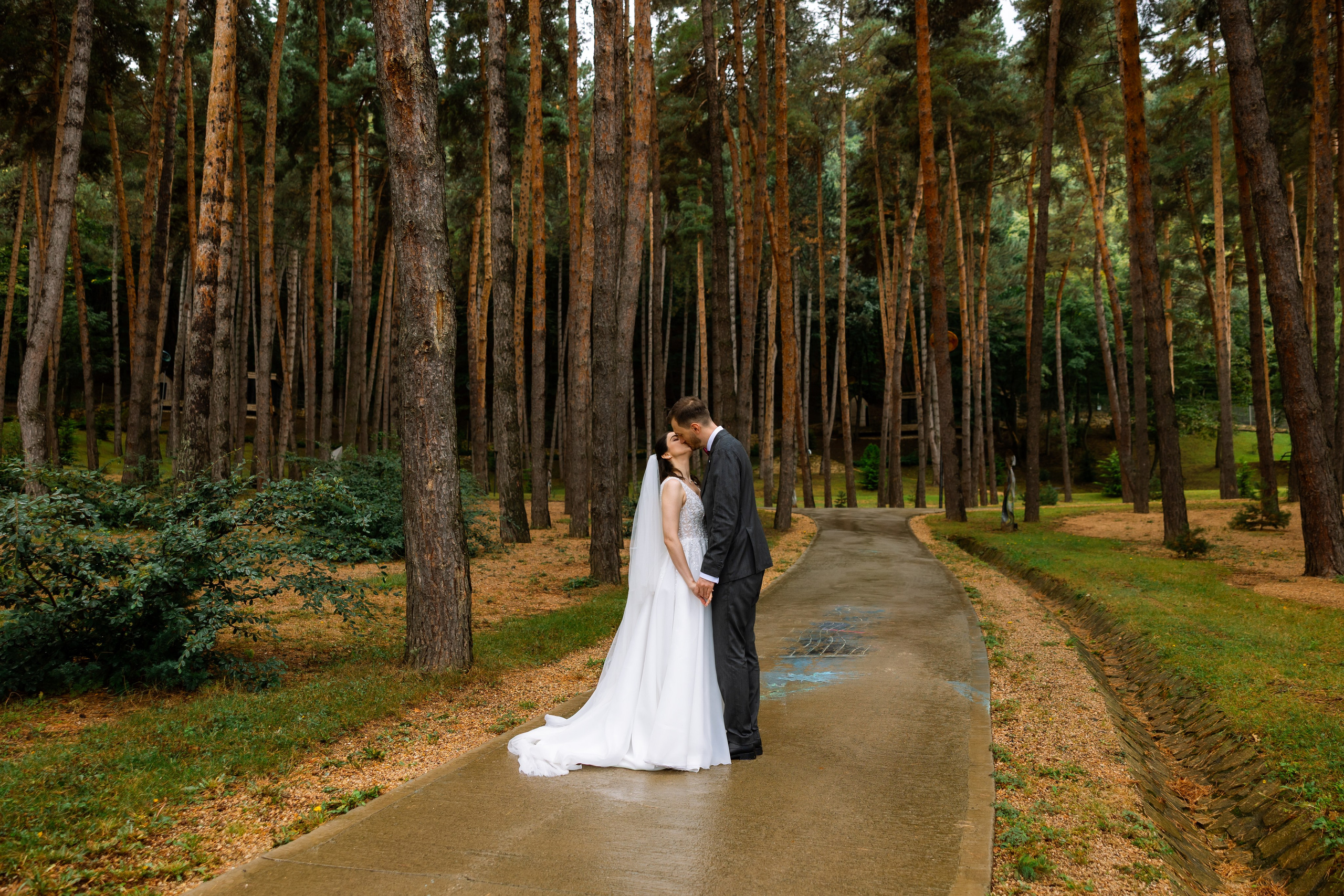 Rainy day feels different. Wedding photographer in Tbilisi Ioseb Mamniashvili