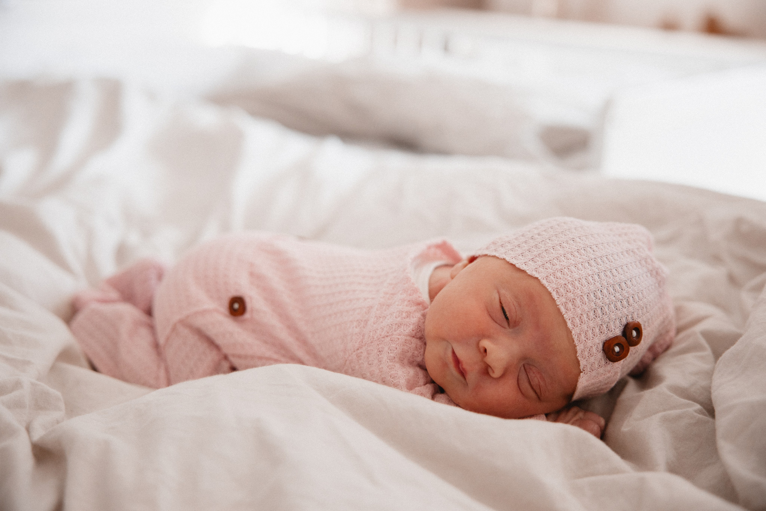 Neugeborenenfotos Zuhause. Hochzeitsfotografie |Hochzeitsfotograf Bochum | Hochzeitsfotograf Dortmund | Hochzeitsfotograf Essen | Hochzeitsfotograf Ruhrgebiet