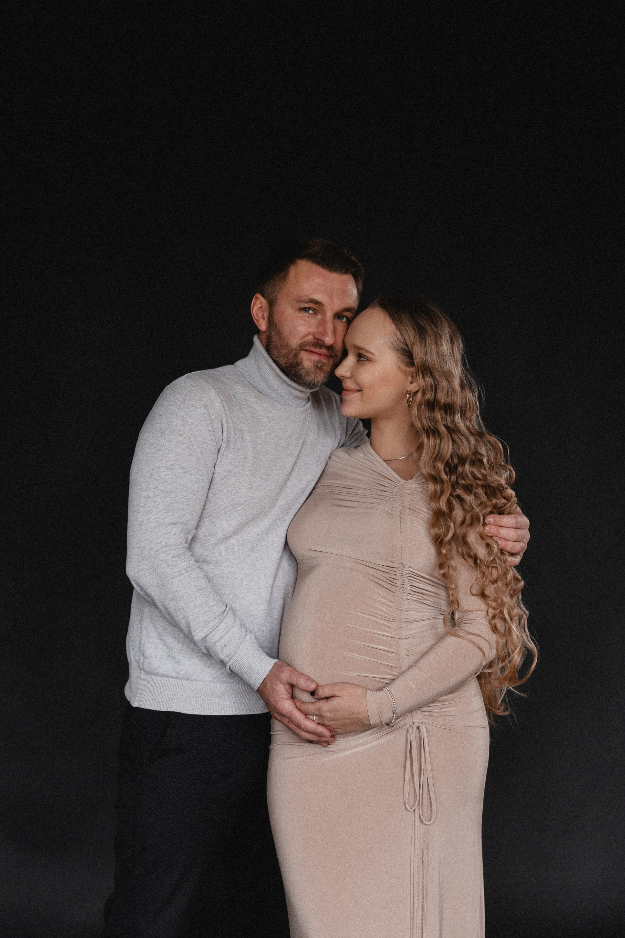 Babybauch Shooting im Fotostudio | Schwangerschaftsfotos in Bochum. Hochzeitsfotografin Bochum | Halyna Reiche Fotografie NRW