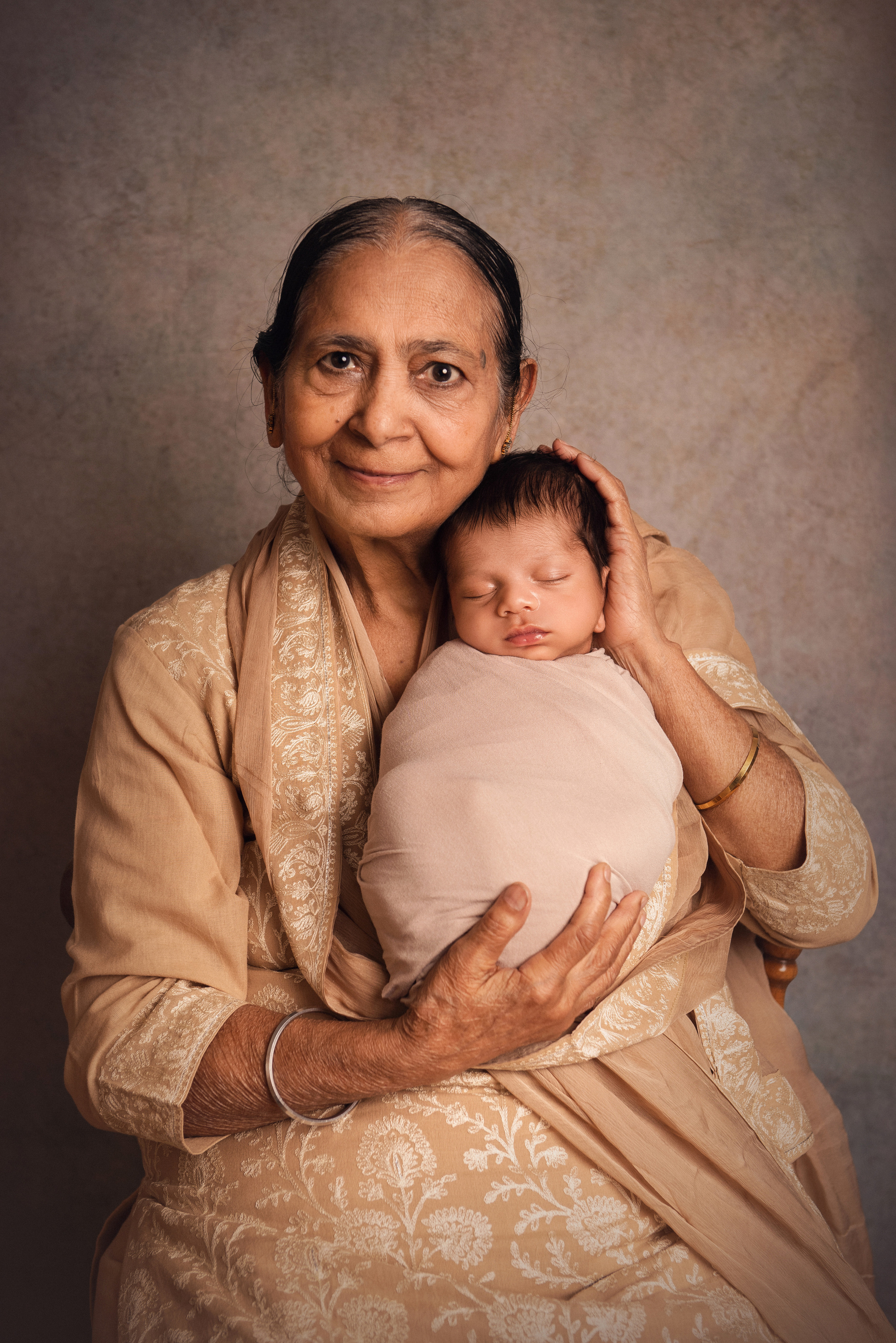 FAMILY / MATERNITY. Ottawa Newborn and Baby Newborn Photographer Elena Helali