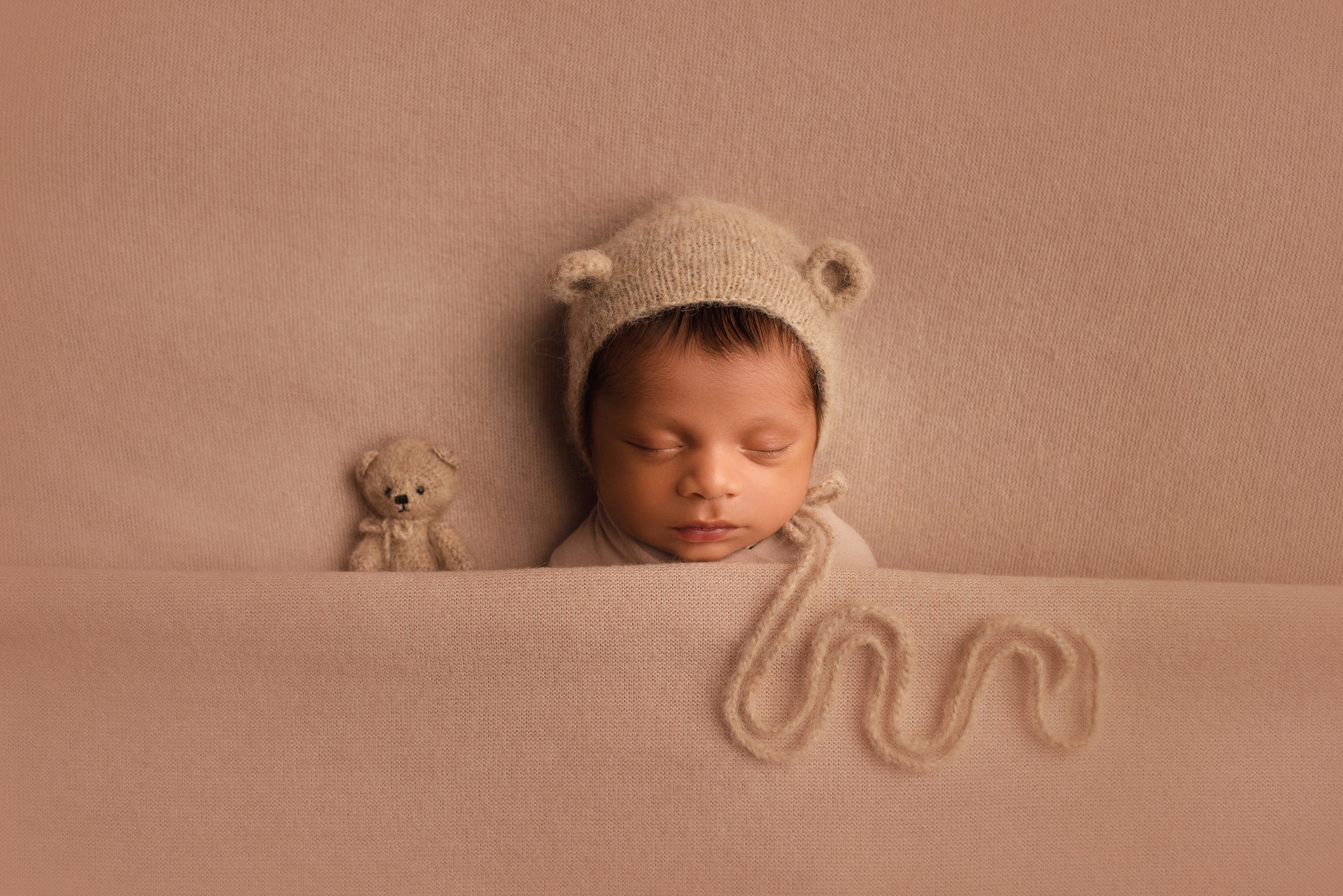 NEWBORN. Ottawa Newborn and Baby Newborn Photographer Elena Helali