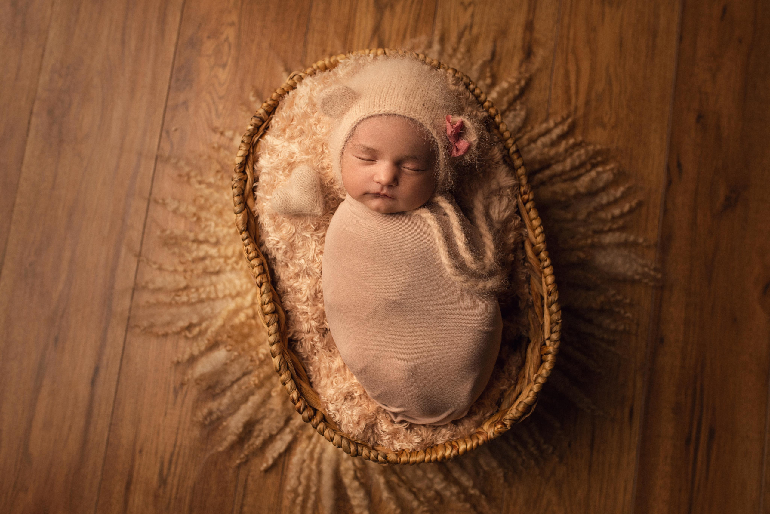 NEWBORN. Ottawa Newborn and Baby Newborn Photographer Elena Helali