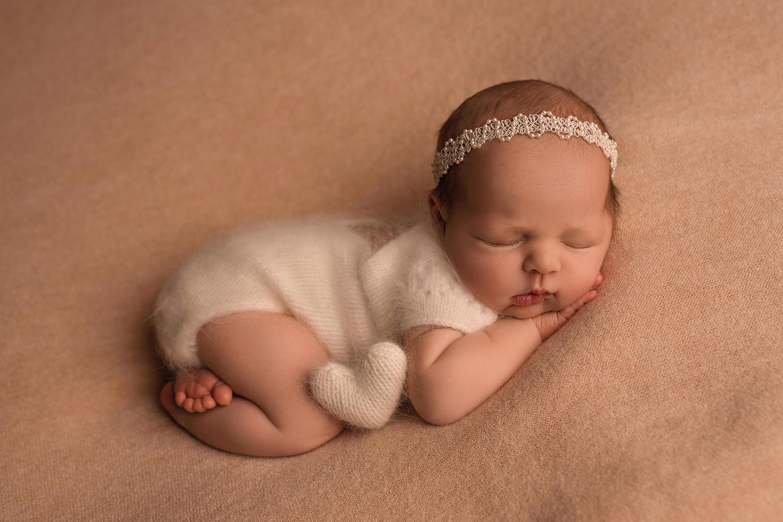 Ottawa Newborn and Baby Newborn Photographer Elena Helali