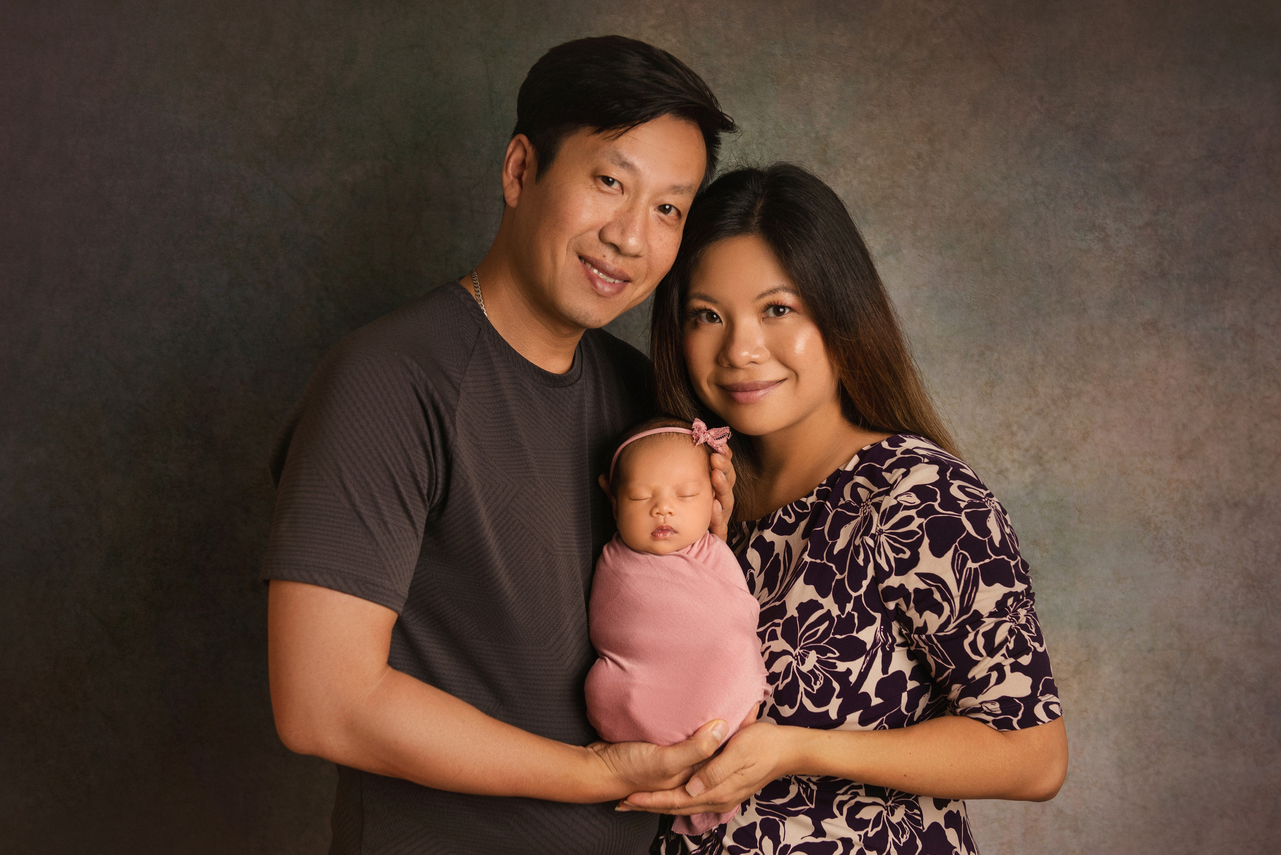 FAMILY / MATERNITY. Ottawa Newborn and Baby Newborn Photographer Elena Helali