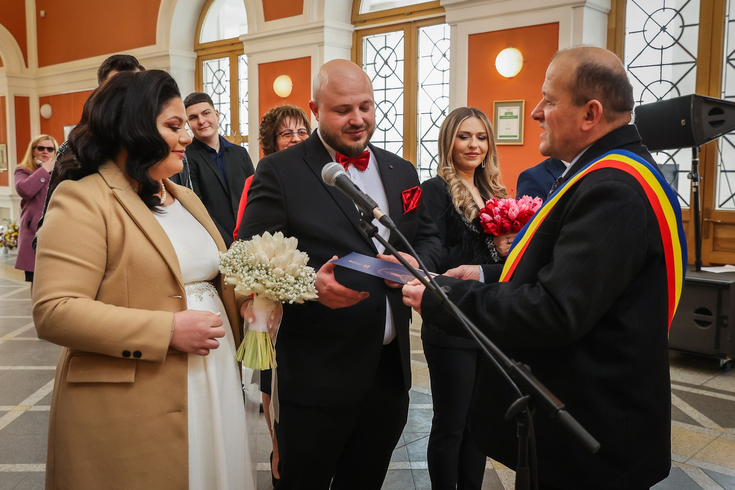 Andreea & Radu — simplu, autentic, al lor. Rares Bucur is a professional wedding photographer based in Cluj-Napoca, Romania, specializing in wedding photography