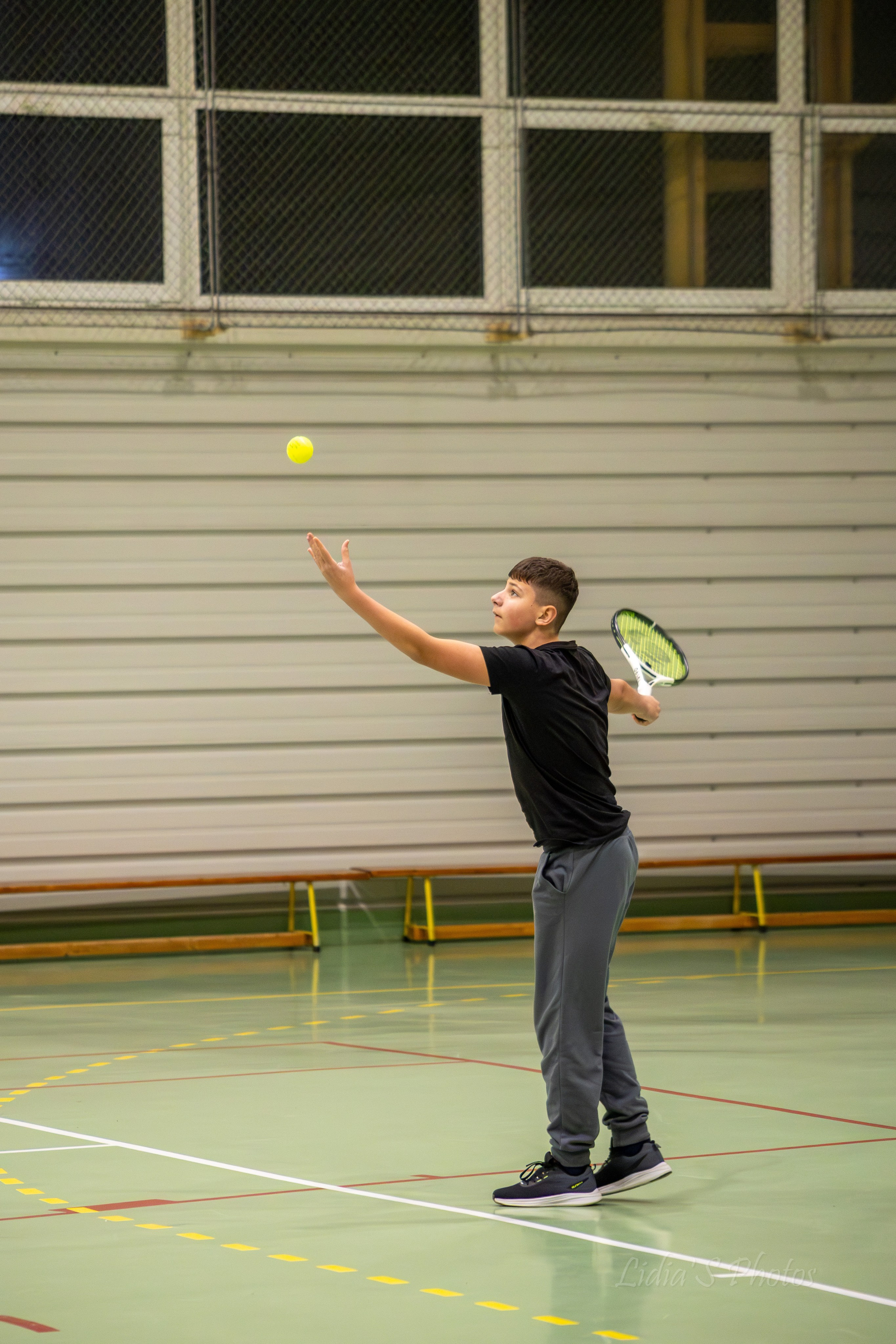 Turneu tenis de camp în sală. Fotograf. Lucrez cu oameni, produse și spații. Portret și fotografie creativă. Bacău, România. Lidia Savinoiu