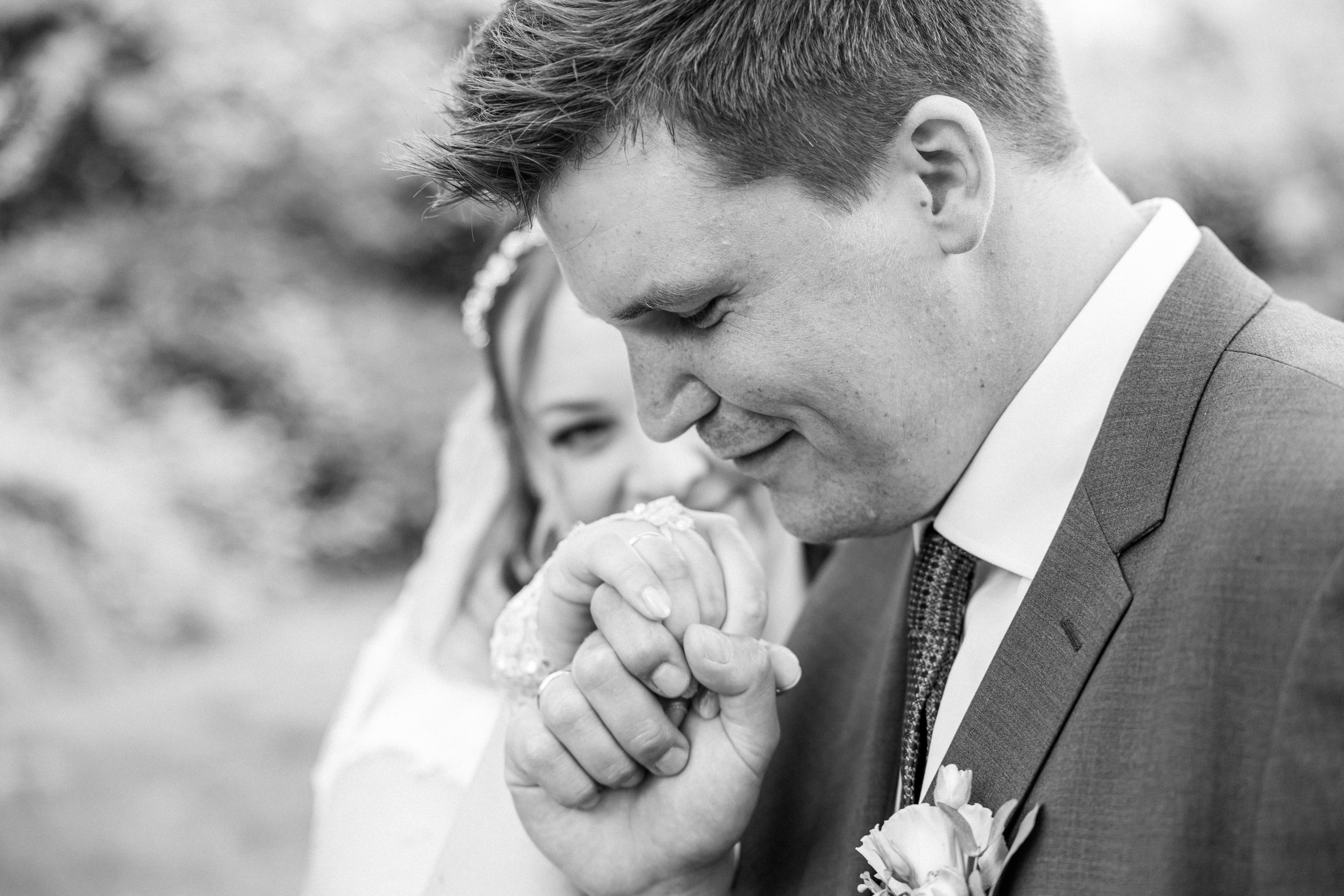 Kirchliche Trauung in Oerlinghausen – Emotionale Hochzeitsfotos & Stilvolle Reportagen!. Hochzeitsfotografin in Gütersloh | Authentische Hochzeitsreportagen | TK Photographie