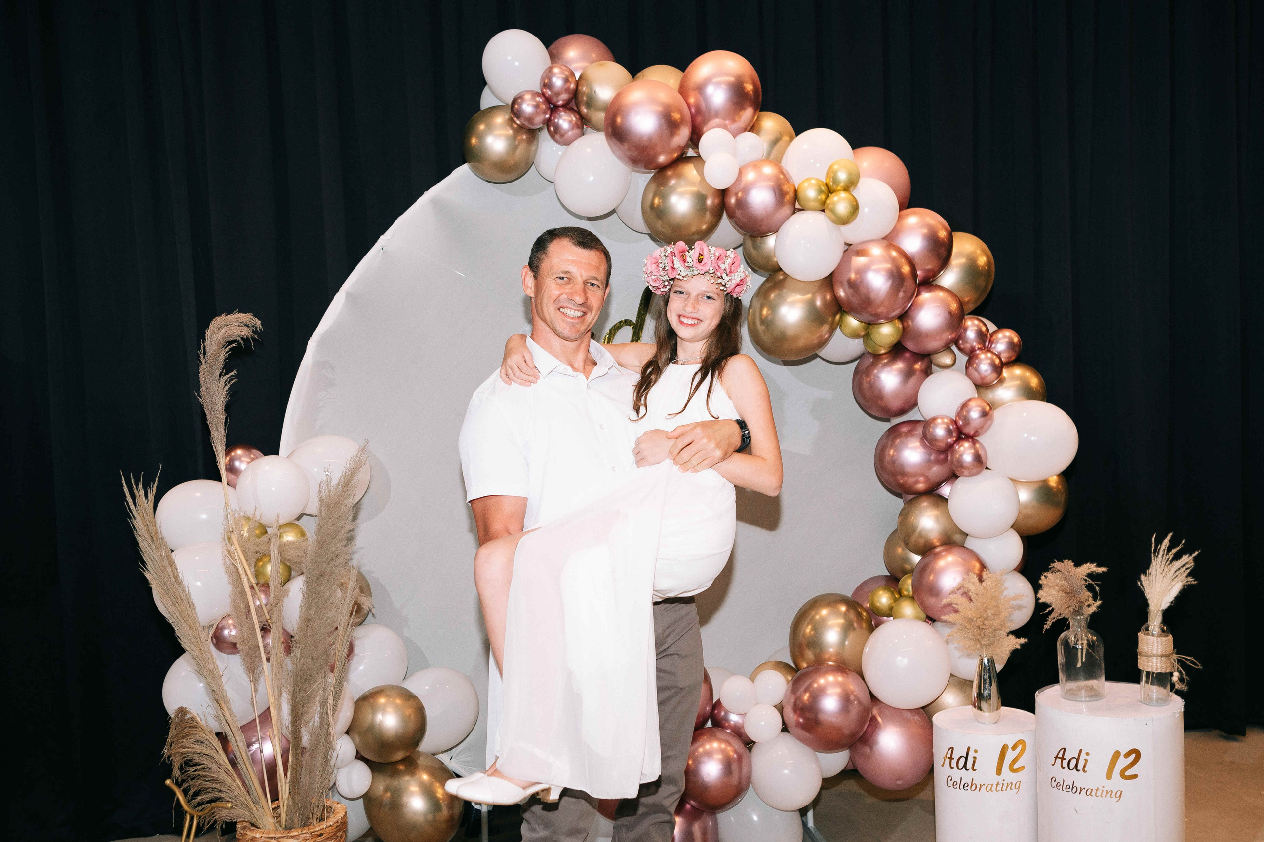 PARTY WITH FRIENDS. Https://shi-photo.com/