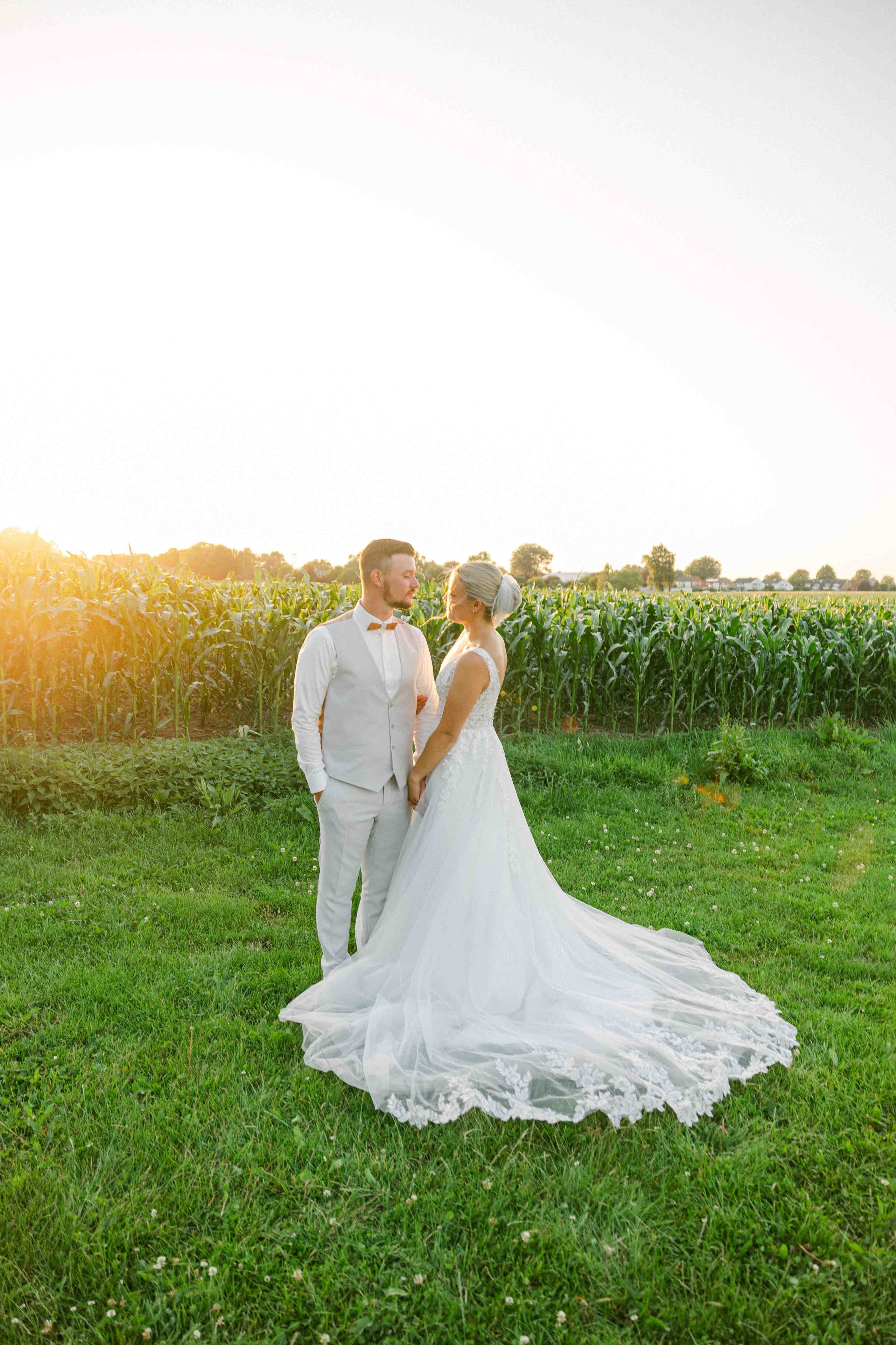 sonnenuntergang fotoshooting bei hochzeit im ak happiness 