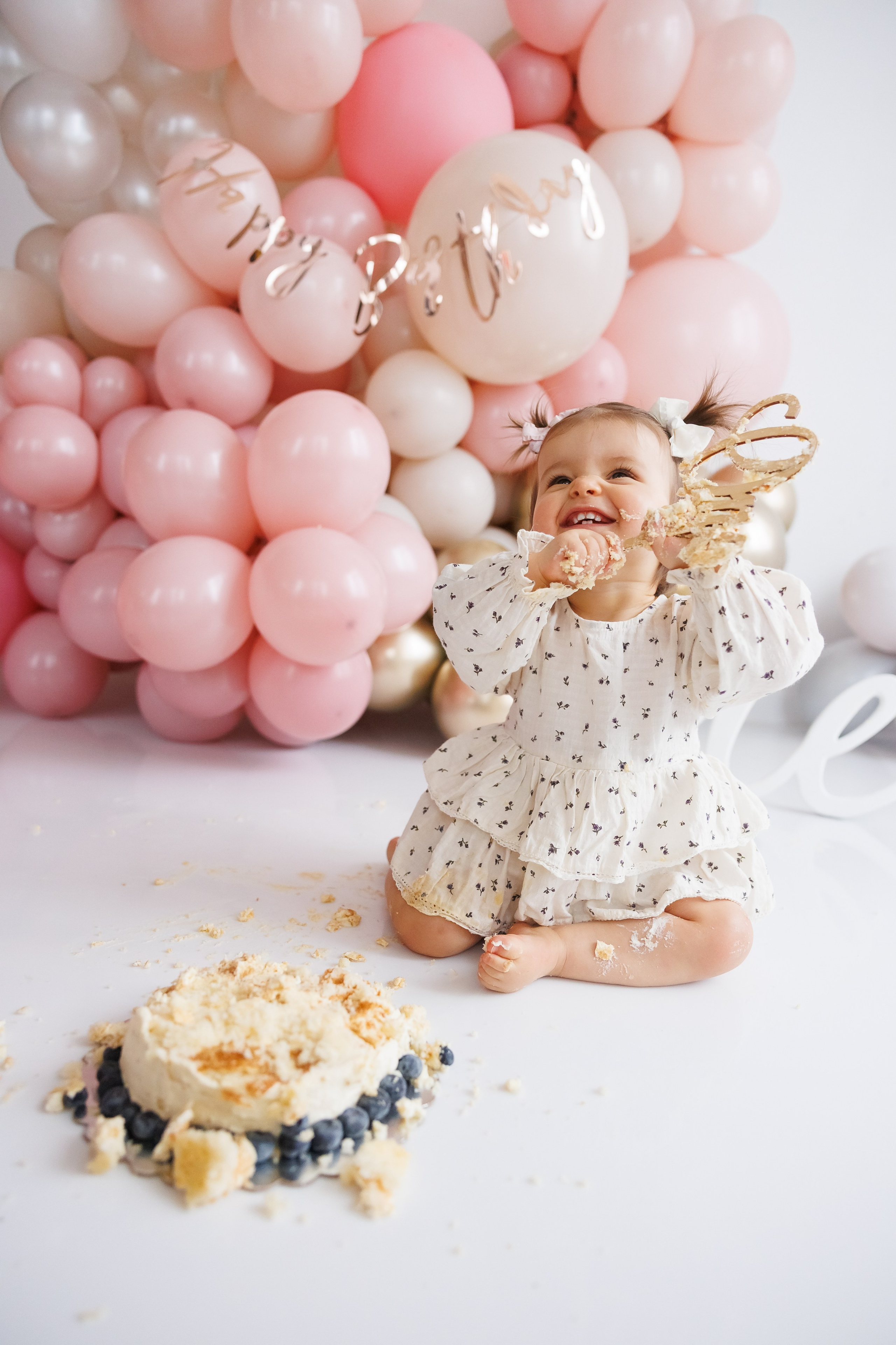 Smash cake. Фотограф Ирина Йотова