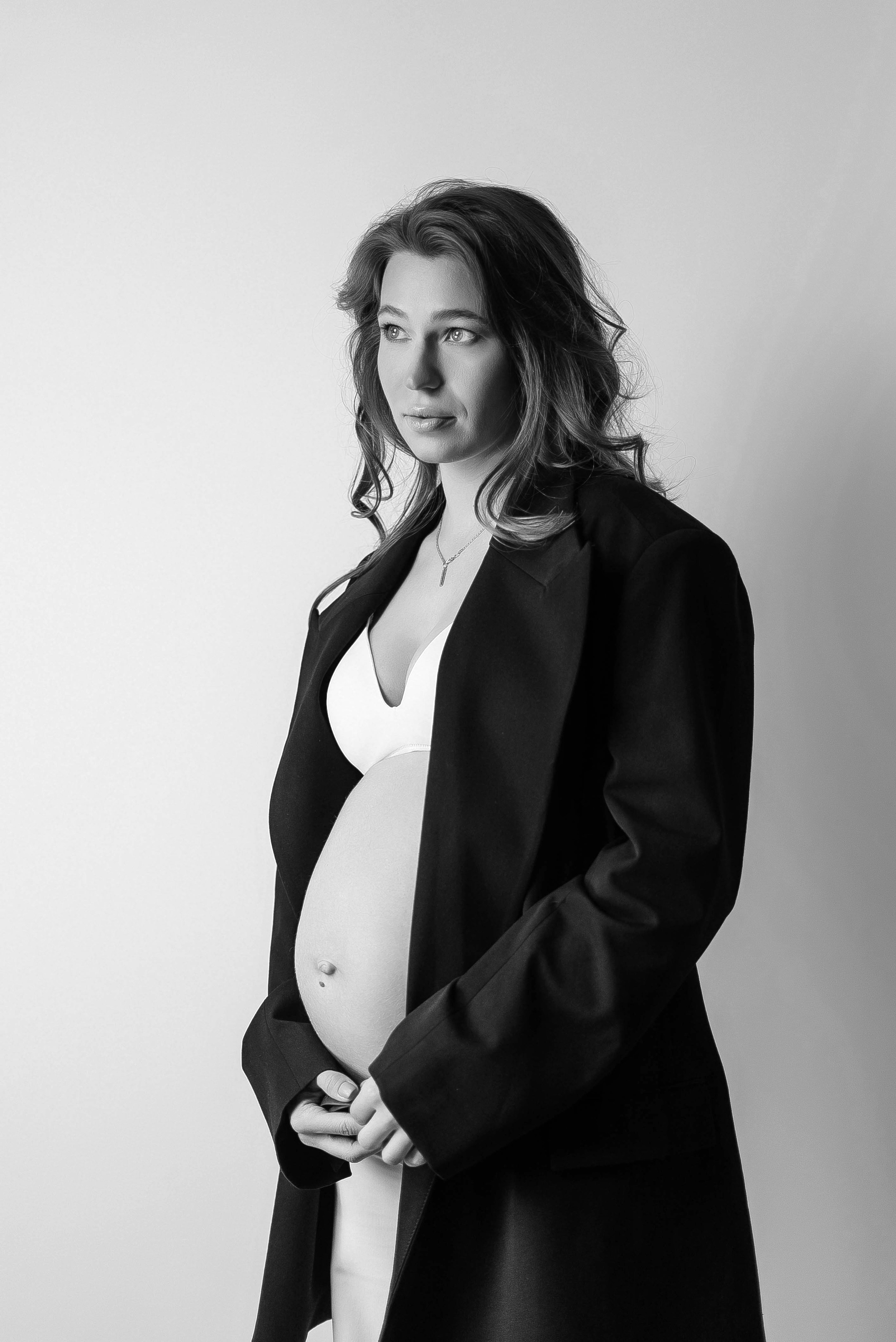 Фотосессия беременной в студии и возле моря. Портретный и семейный фотограф в Лимассоле Кипр Анна Руссу