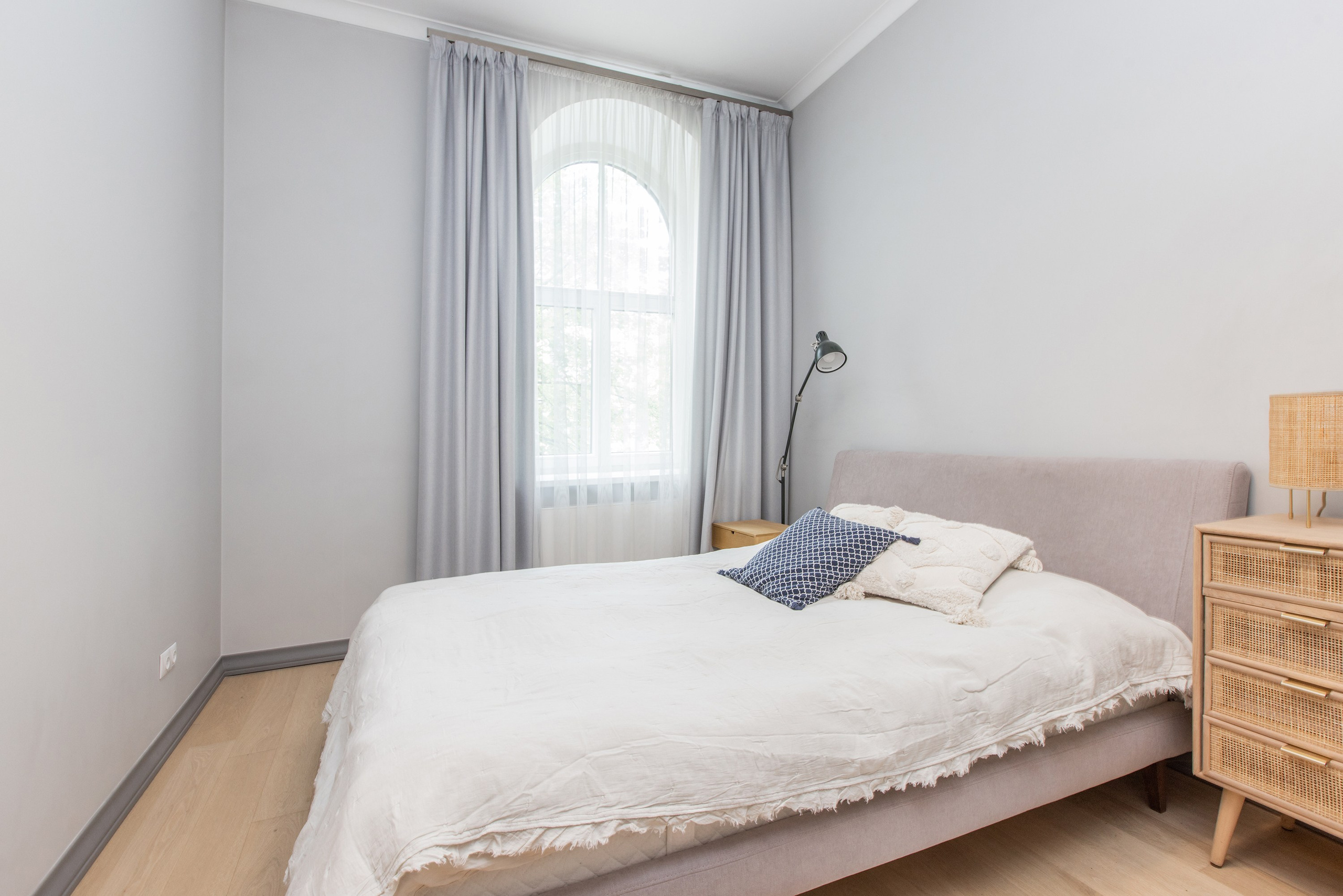 DZĪVOKLIS B. Sākums