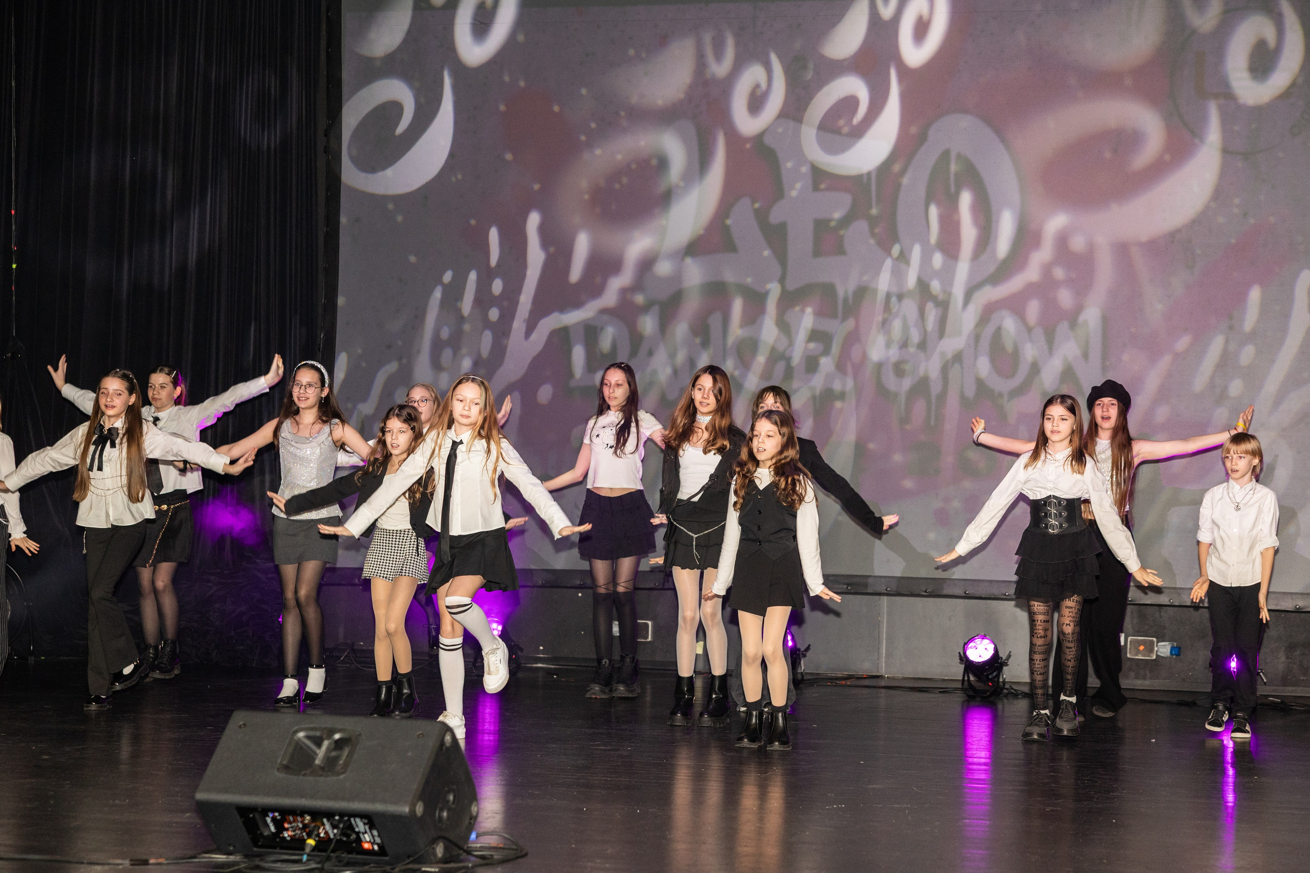 LEO DANCE SHOW WINTER 2025. Семейный и детский фотограф в Варшаве Мила Бобровская