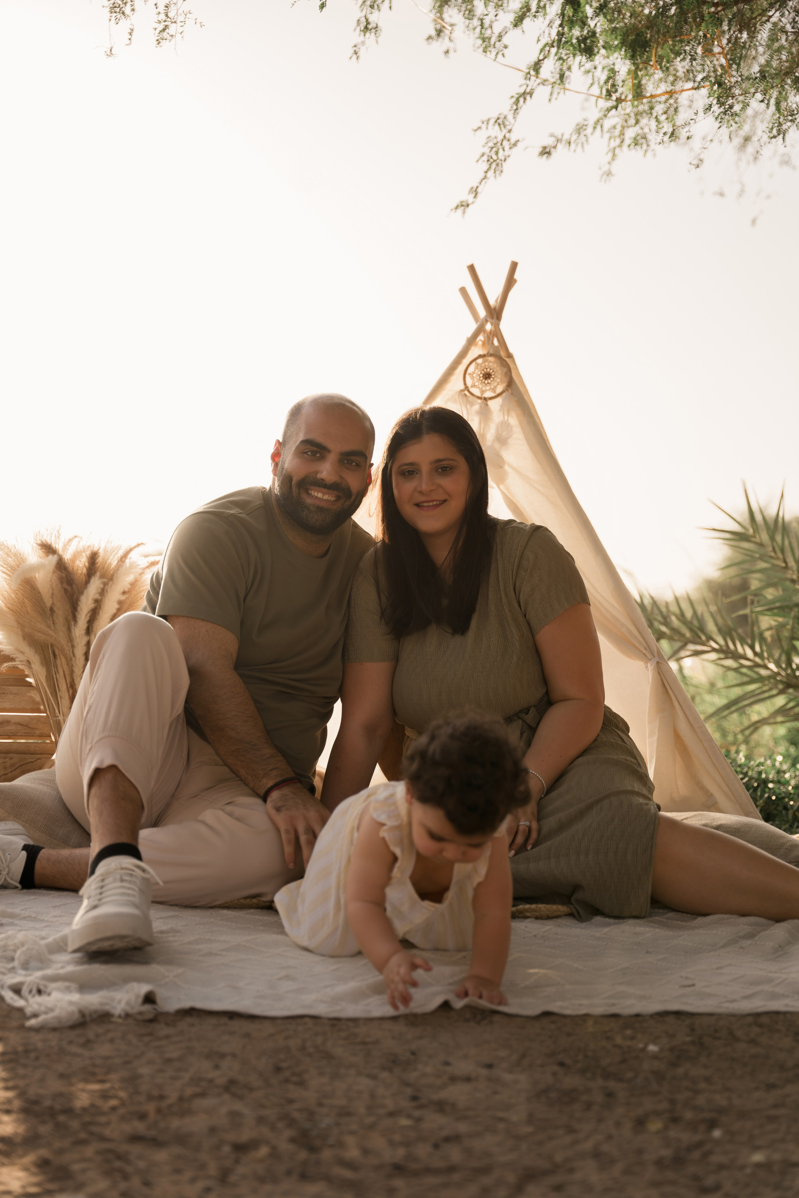 Family fun and cake crush. Angela Iakovleva — Family Photographer in Dubai