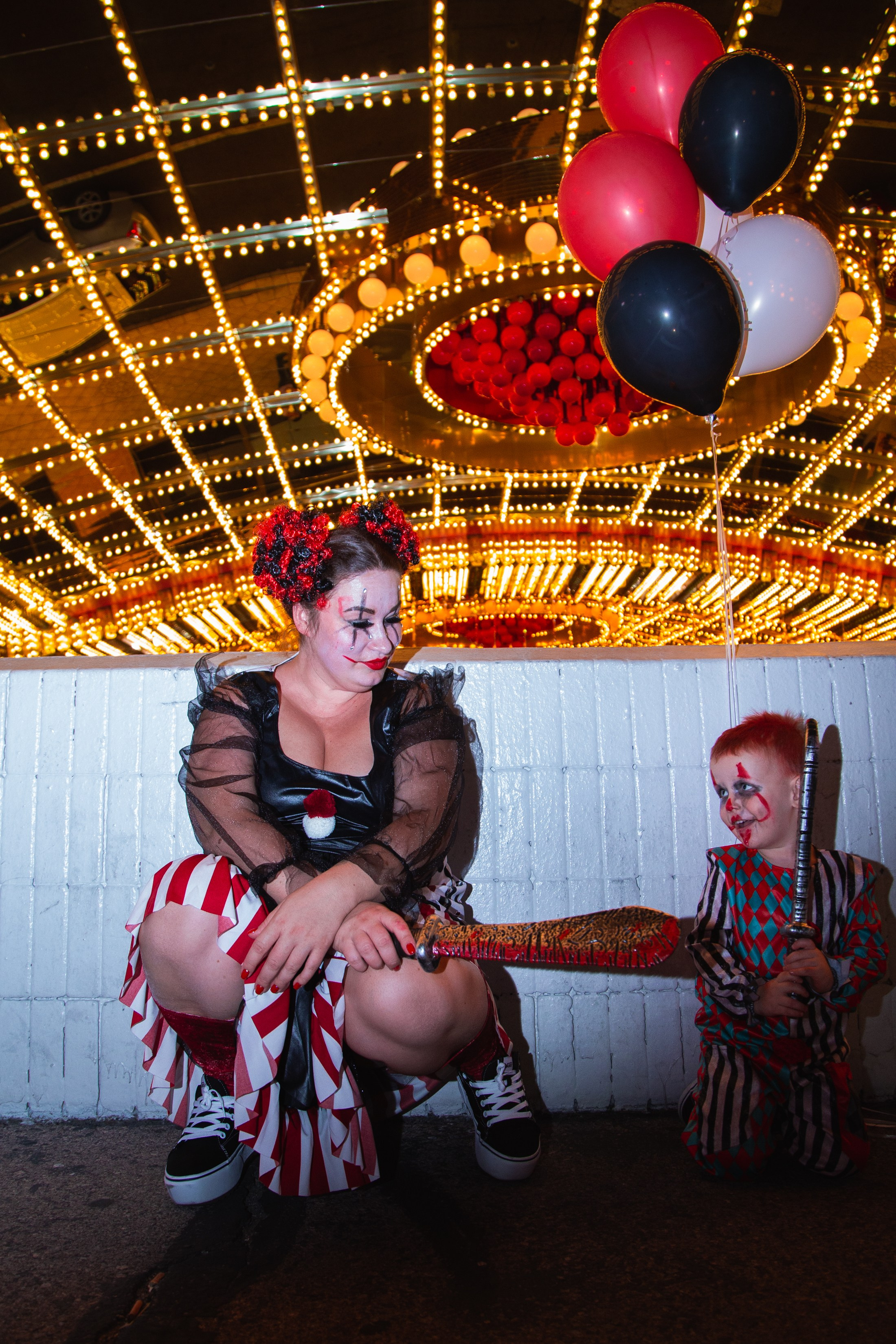 Crazy clowns. Wedding & elopement photographer Viktoriya Kravtsov. Las Vegas