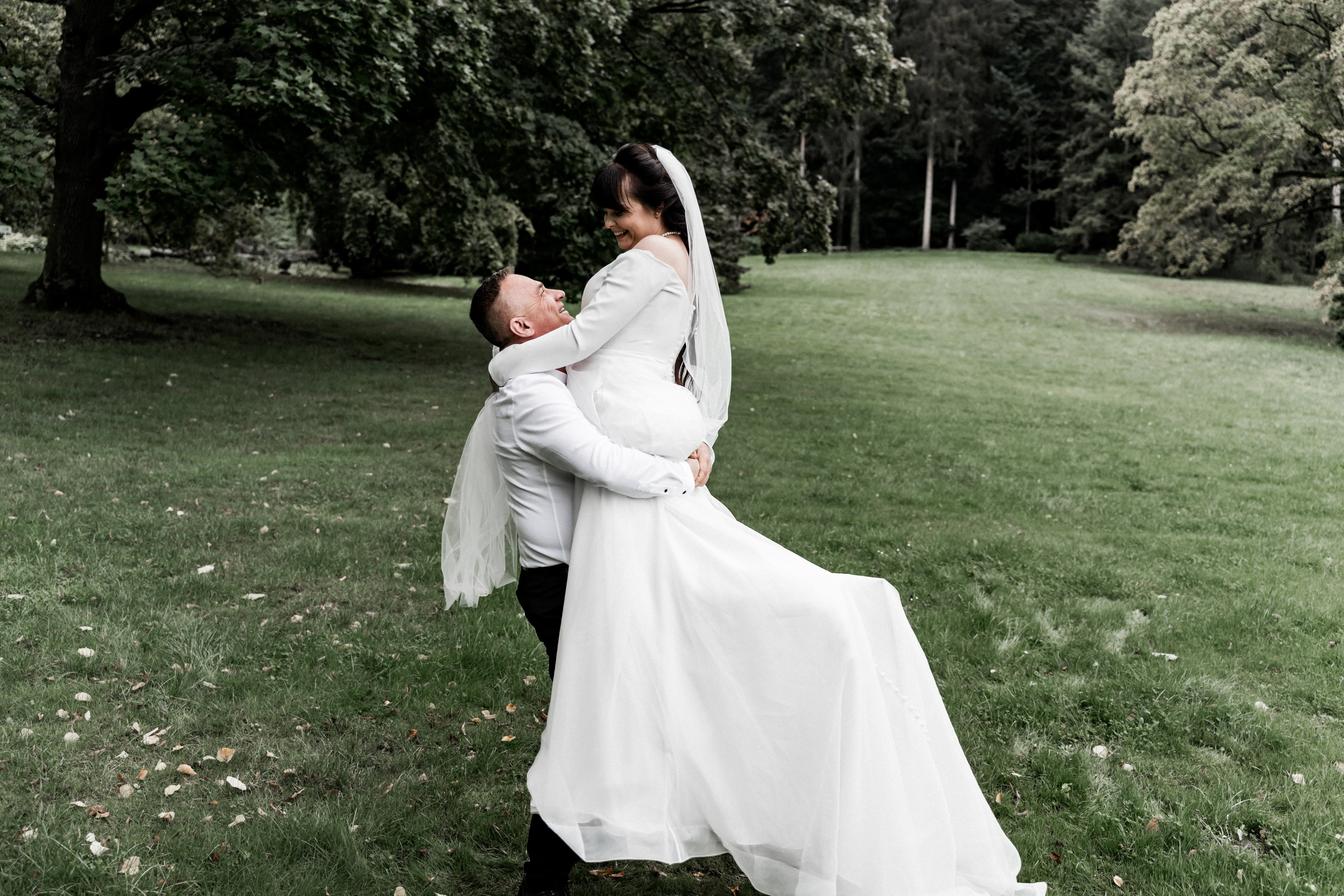 Andrei & Ira. Svatební fotograf a kameraman v Česku a po celé Evropě — Teplice, Ústí nad Labem, Praha, Drážďany