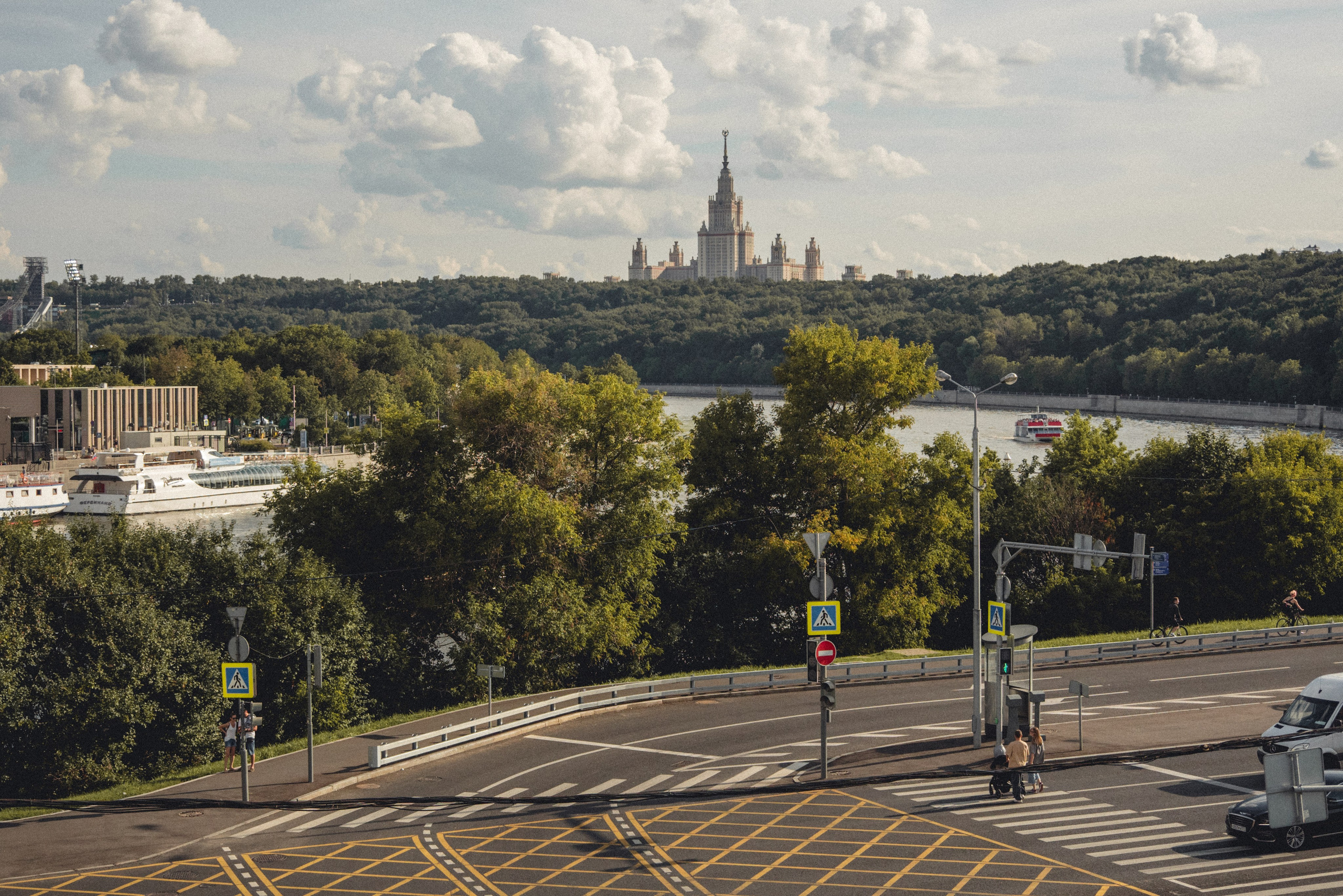 Воробьевы Горы. Photographe sur Cote d’Azur. Portraits de familles, couples, enfants, événements