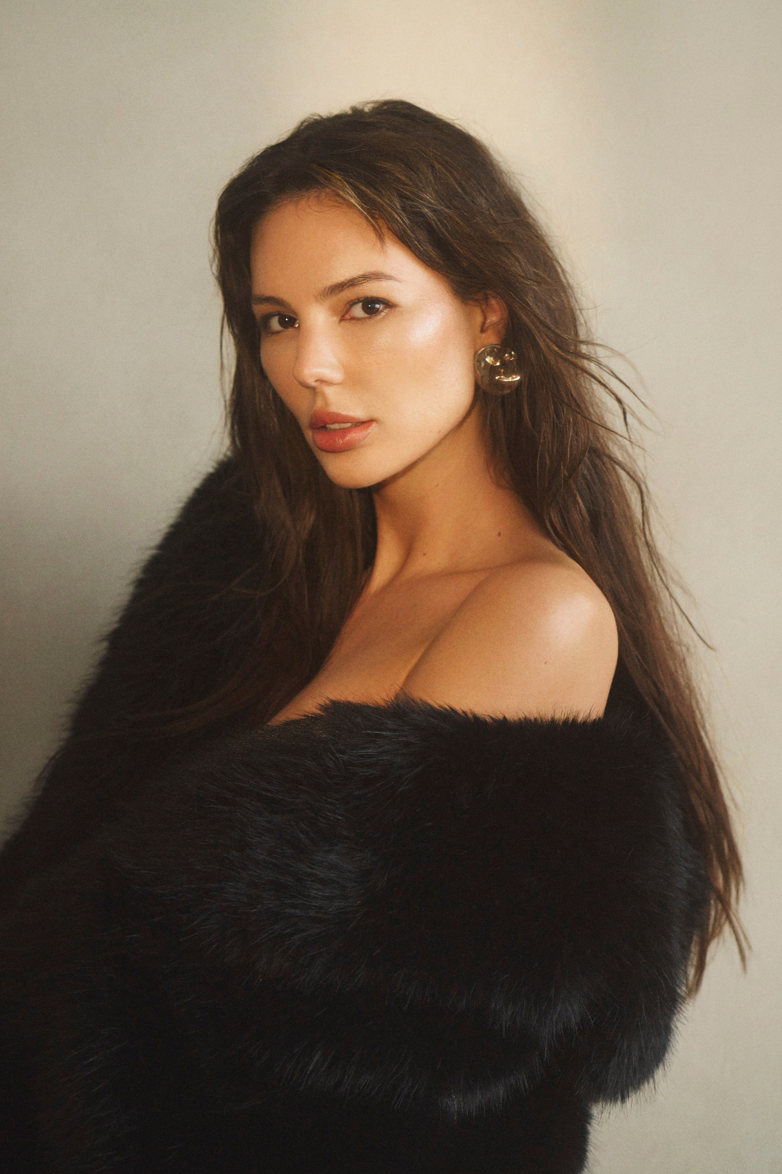 FASHION. Beauty, Fashion and Editorial Retoucher