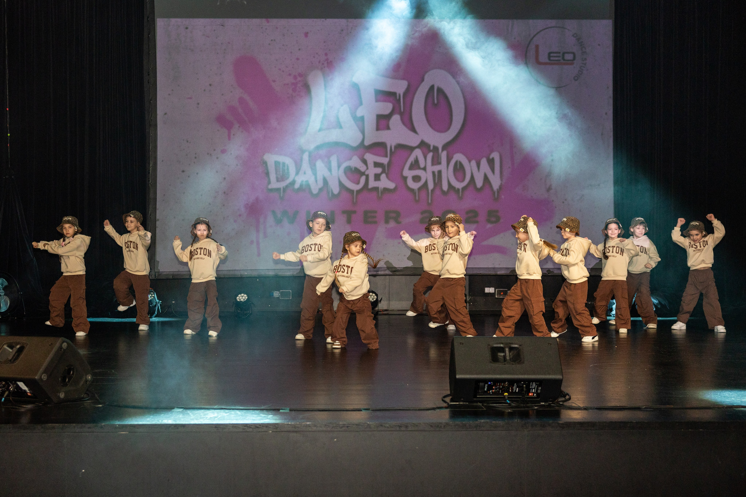 LEO DANCE SHOW WINTER 2025. Семейный и детский фотограф в Варшаве Мила Бобровская