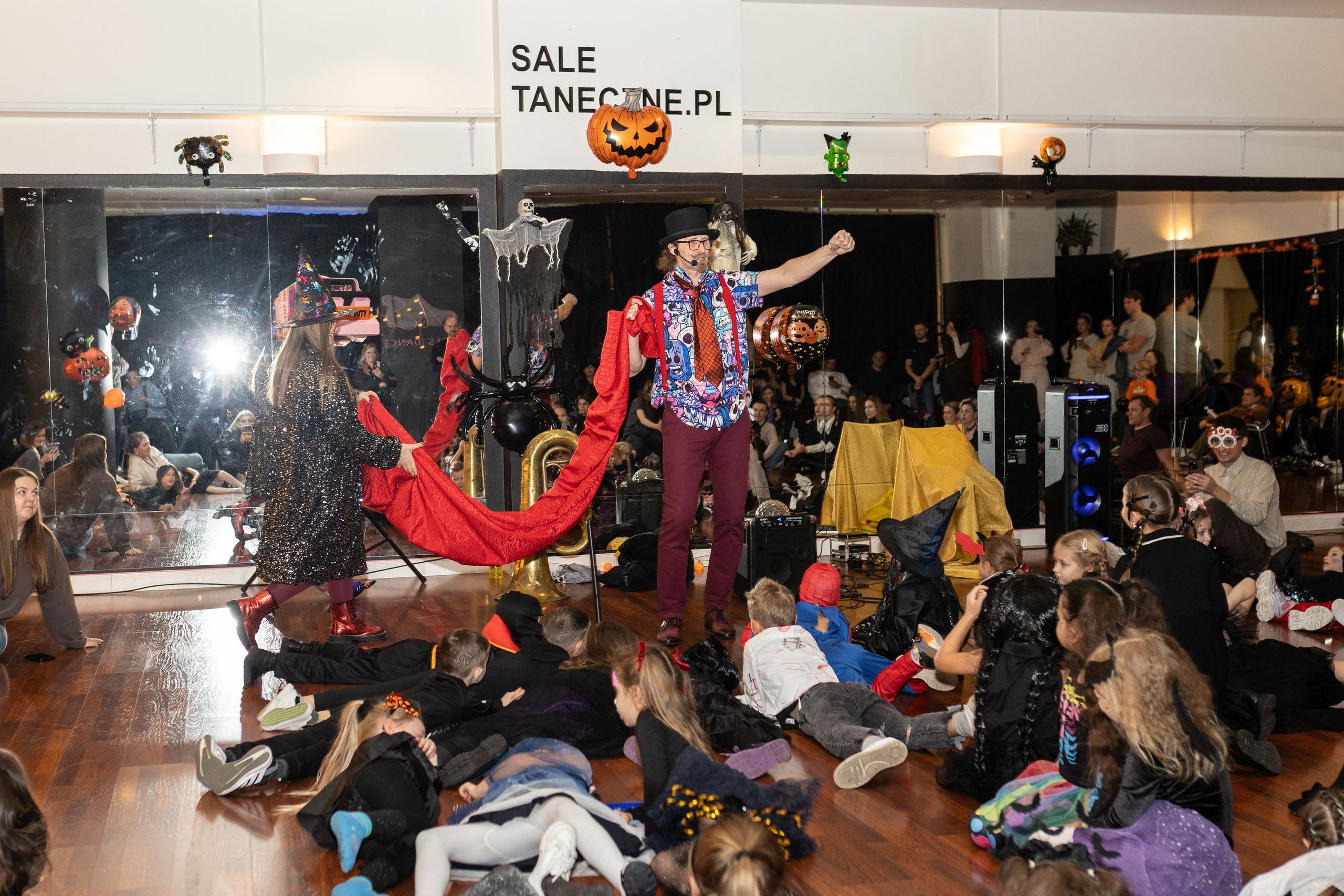 Leo dance studio Helloween 2025. Семейный и детский фотограф в Варшаве Мила Бобровская