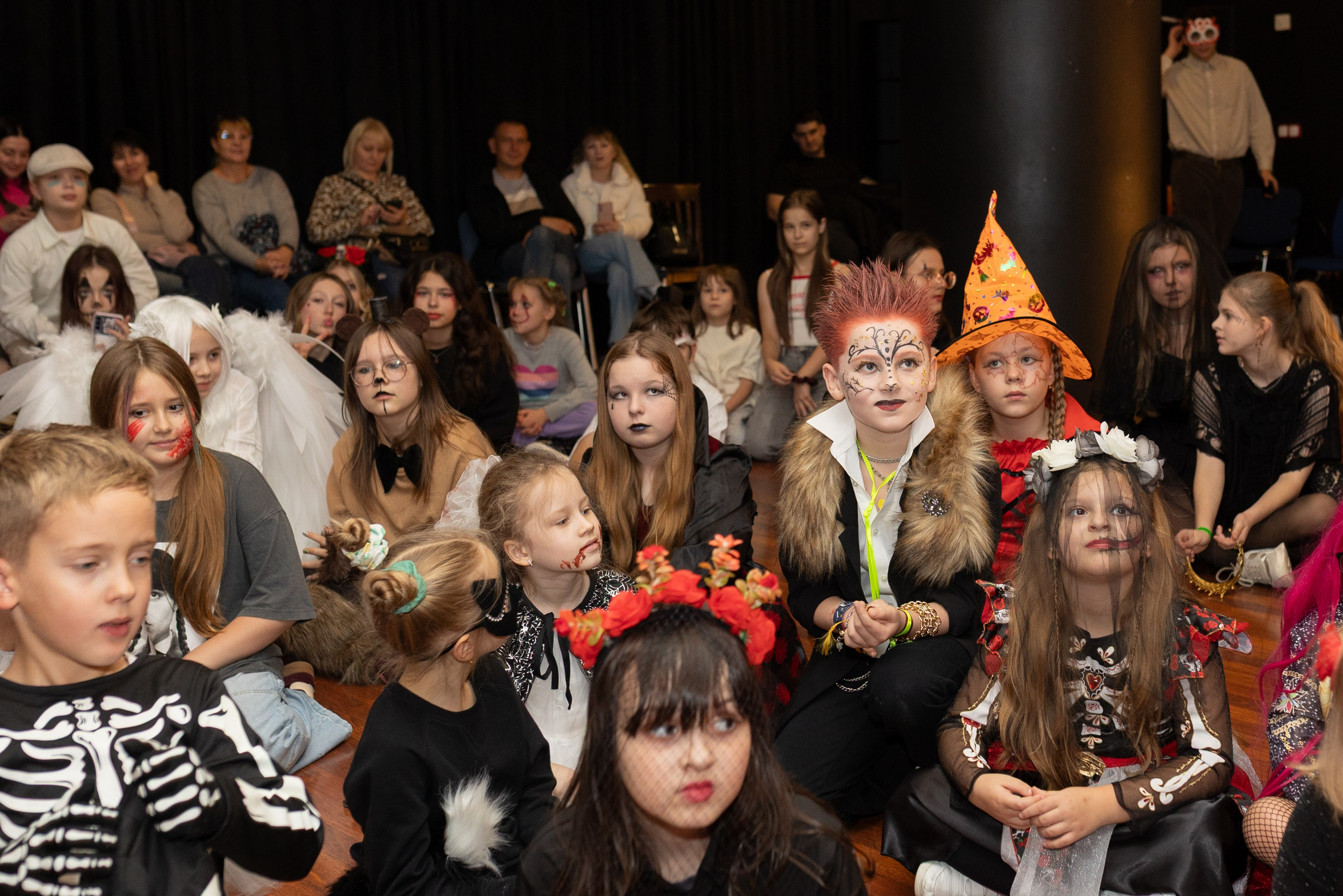 Leo dance studio Helloween 2025. Семейный и детский фотограф в Варшаве Мила Бобровская