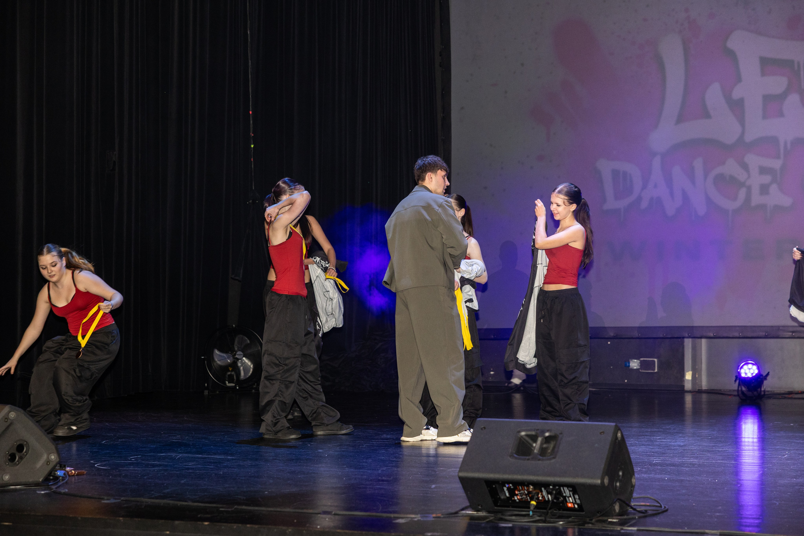 LEO DANCE SHOW WINTER 2025. Семейный и детский фотограф в Варшаве Мила Бобровская