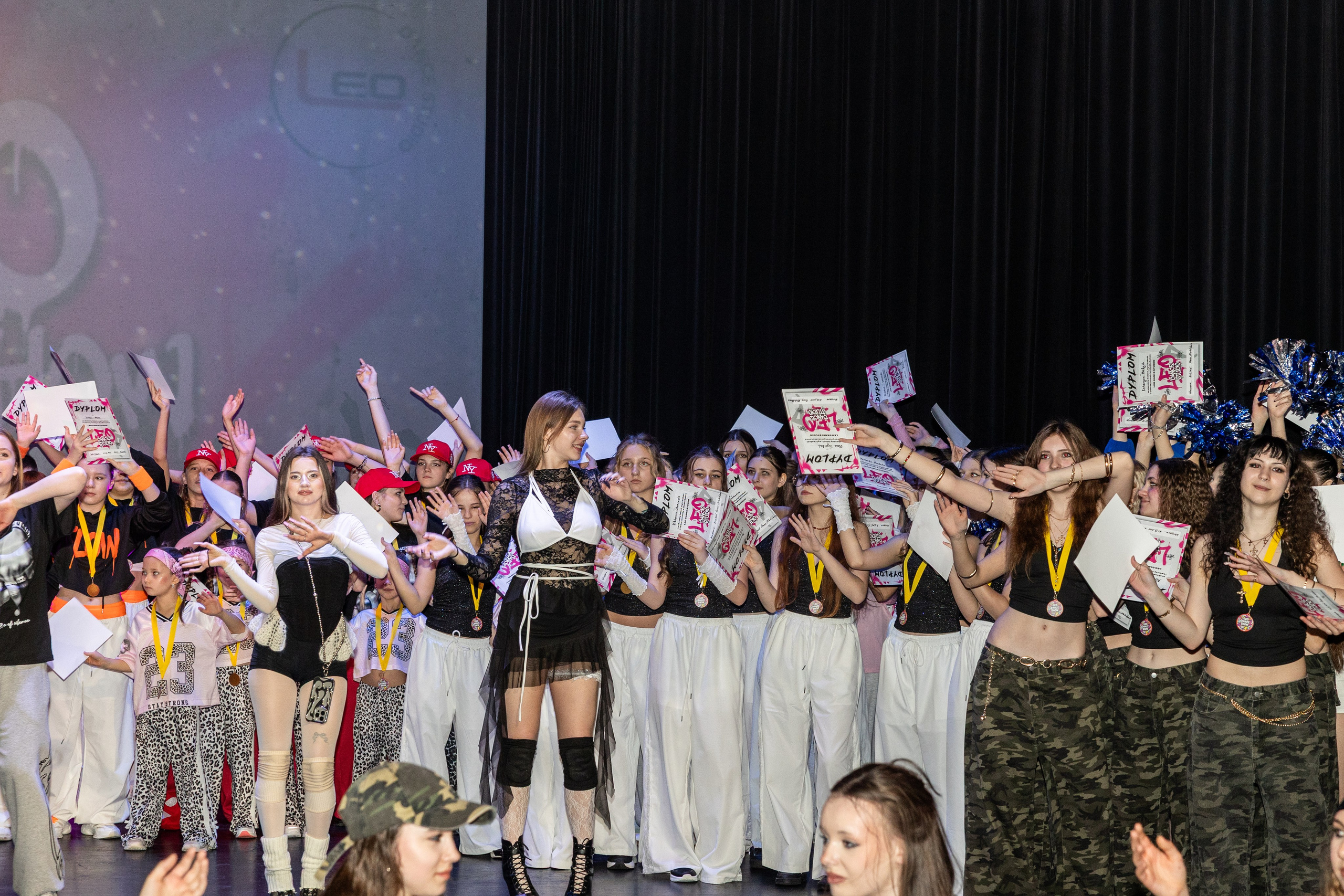 LEO DANCE SHOW WINTER 2025. Семейный и детский фотограф в Варшаве Мила Бобровская