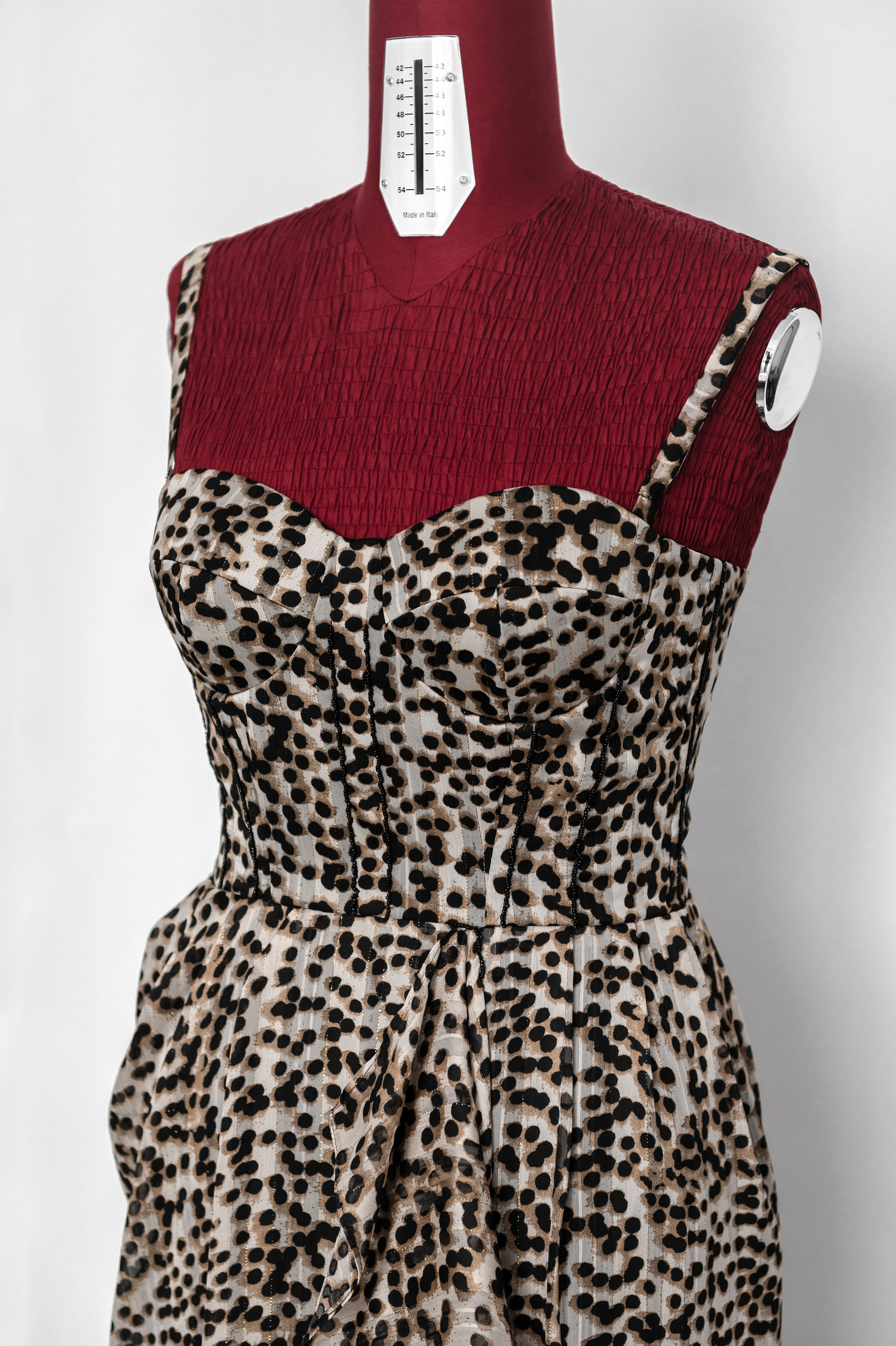 Rochie de seară. Designer vestimentar: elaborarea, proiectarea și confectionare…