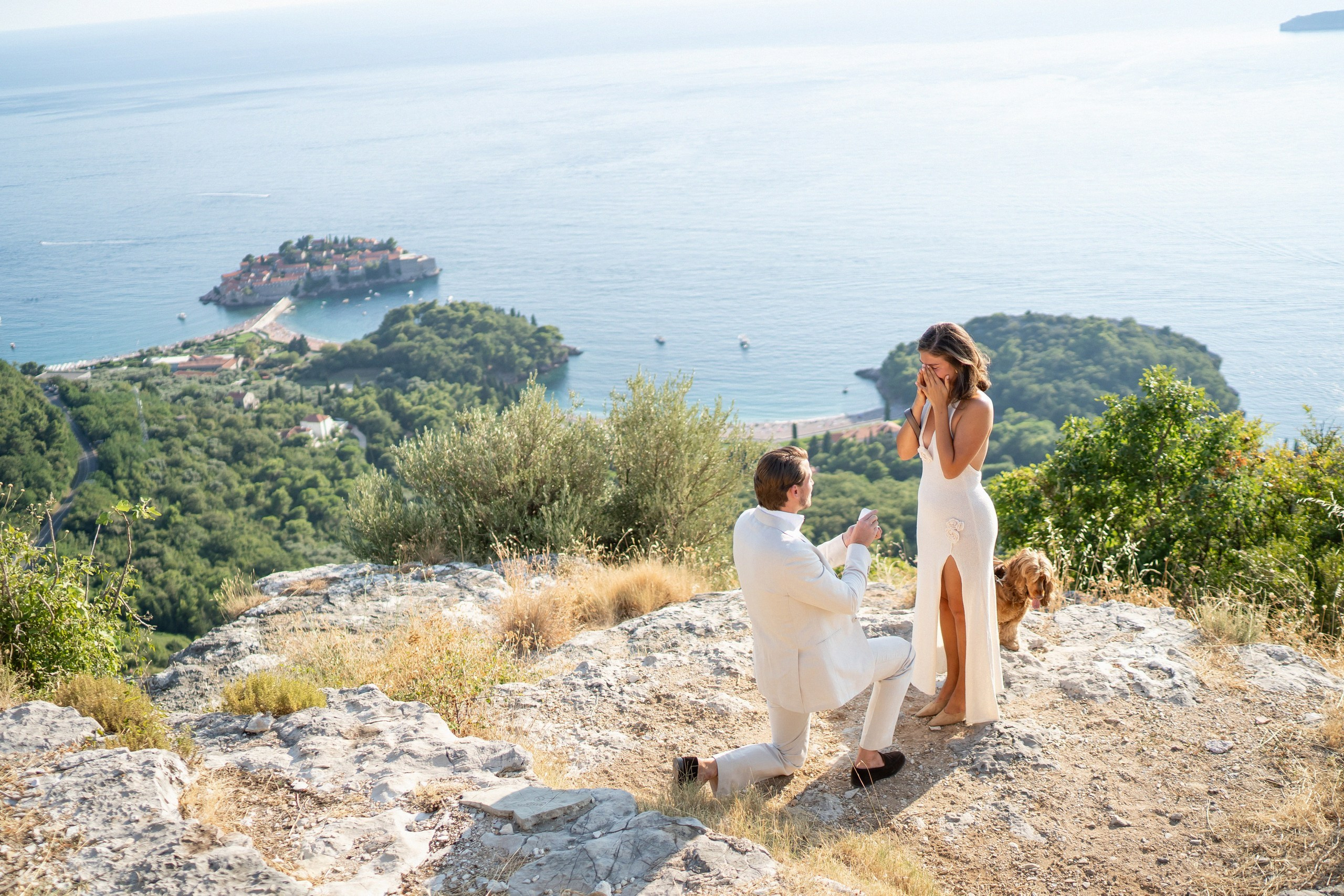 Идеальное место для предложения. в Будве — Уединенная смотровая площадка на Свети-Стефане