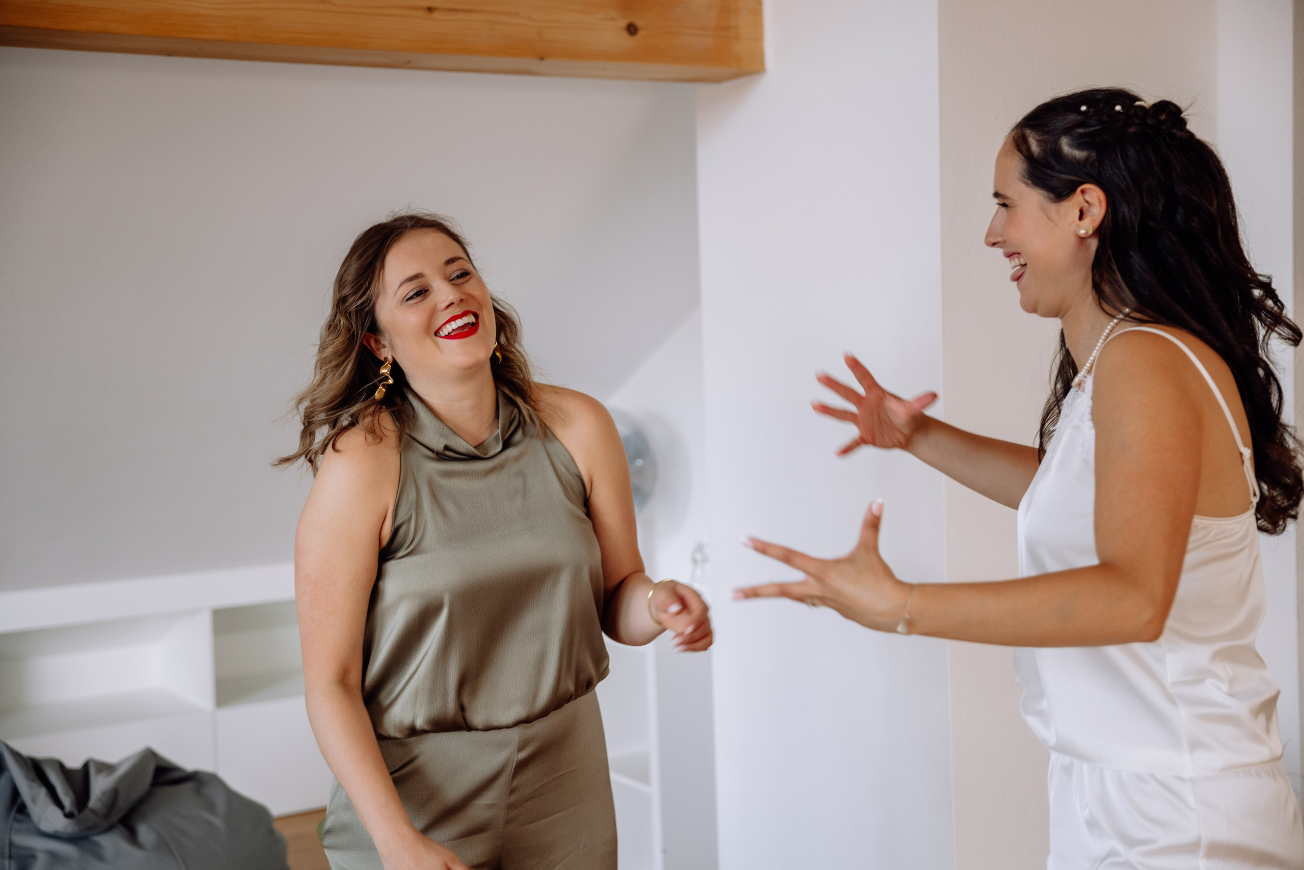 Hanna & Jonas – Getting Ready. Hochzeitsfotografin München & Bayern | Tanja Mauke Fotografie