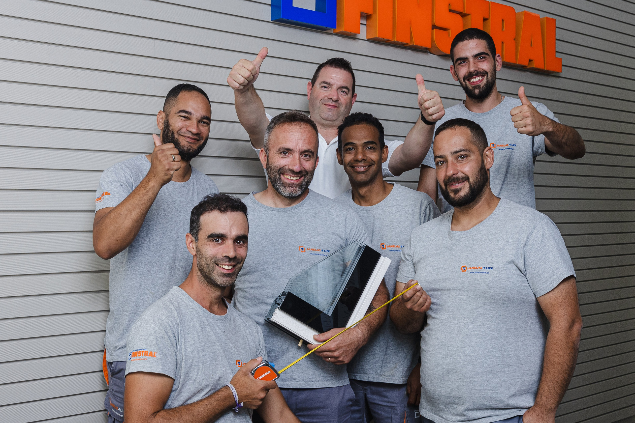 CORPORATE. ESTUDIO DOZE