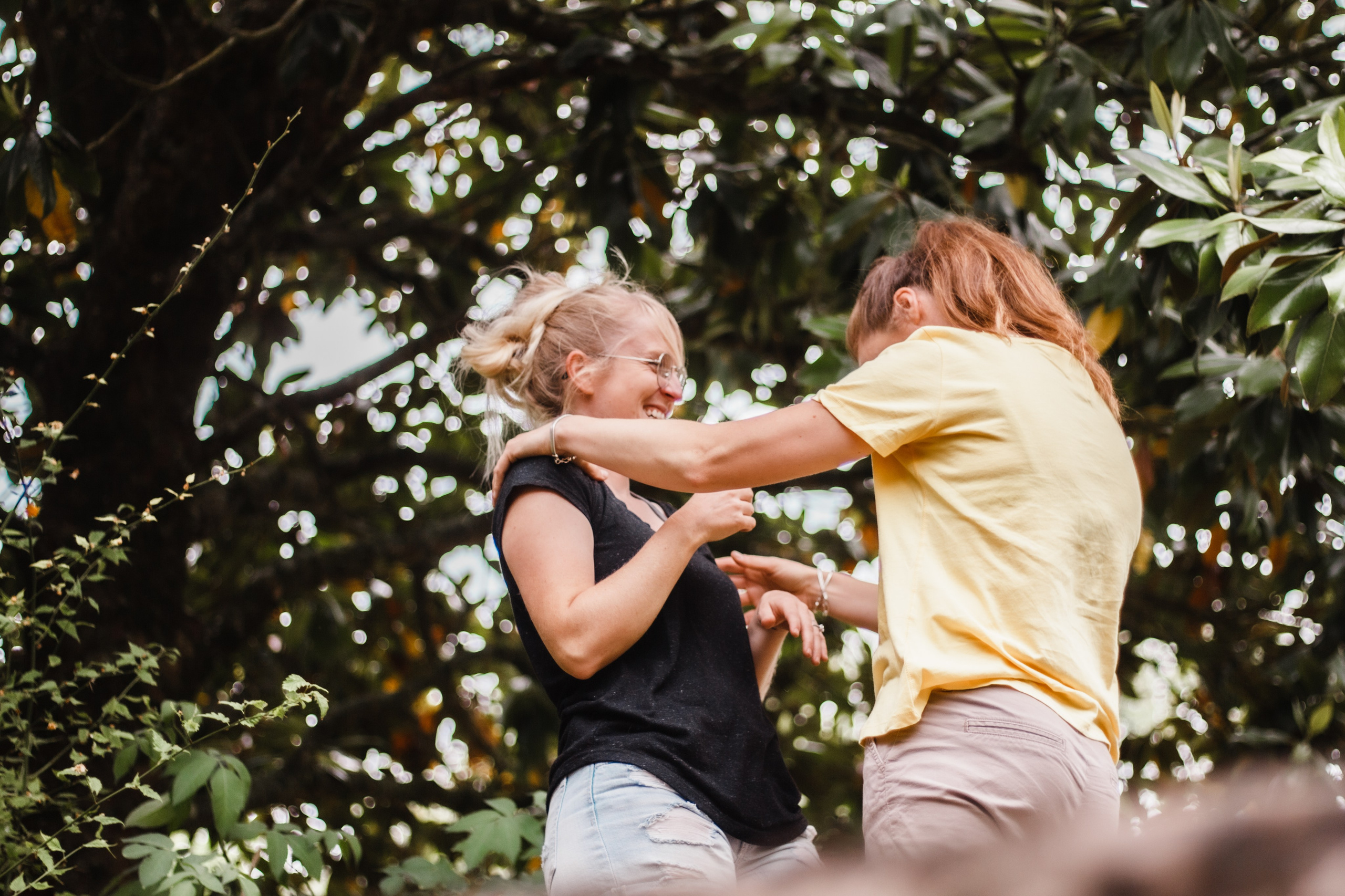 Anais et Tiffany. Photographe professionnelle à Poitiers, Tours et Châtellerault | Studio photo entre Poitiers et Tours – portraits, familles, entreprises, ma