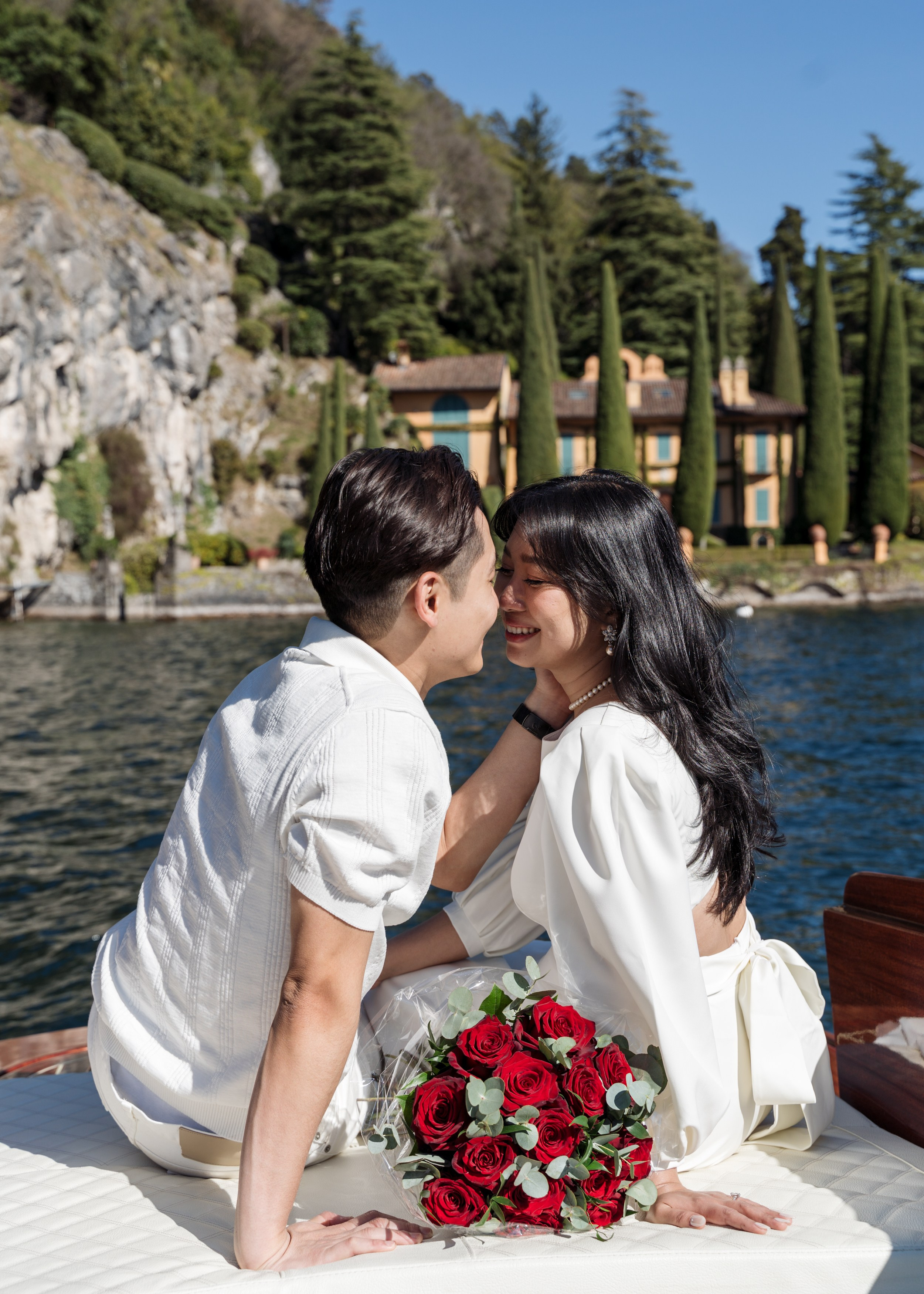 Secret Proposal on a Boat in Lake Como. Proposal Photographer in Lake Como