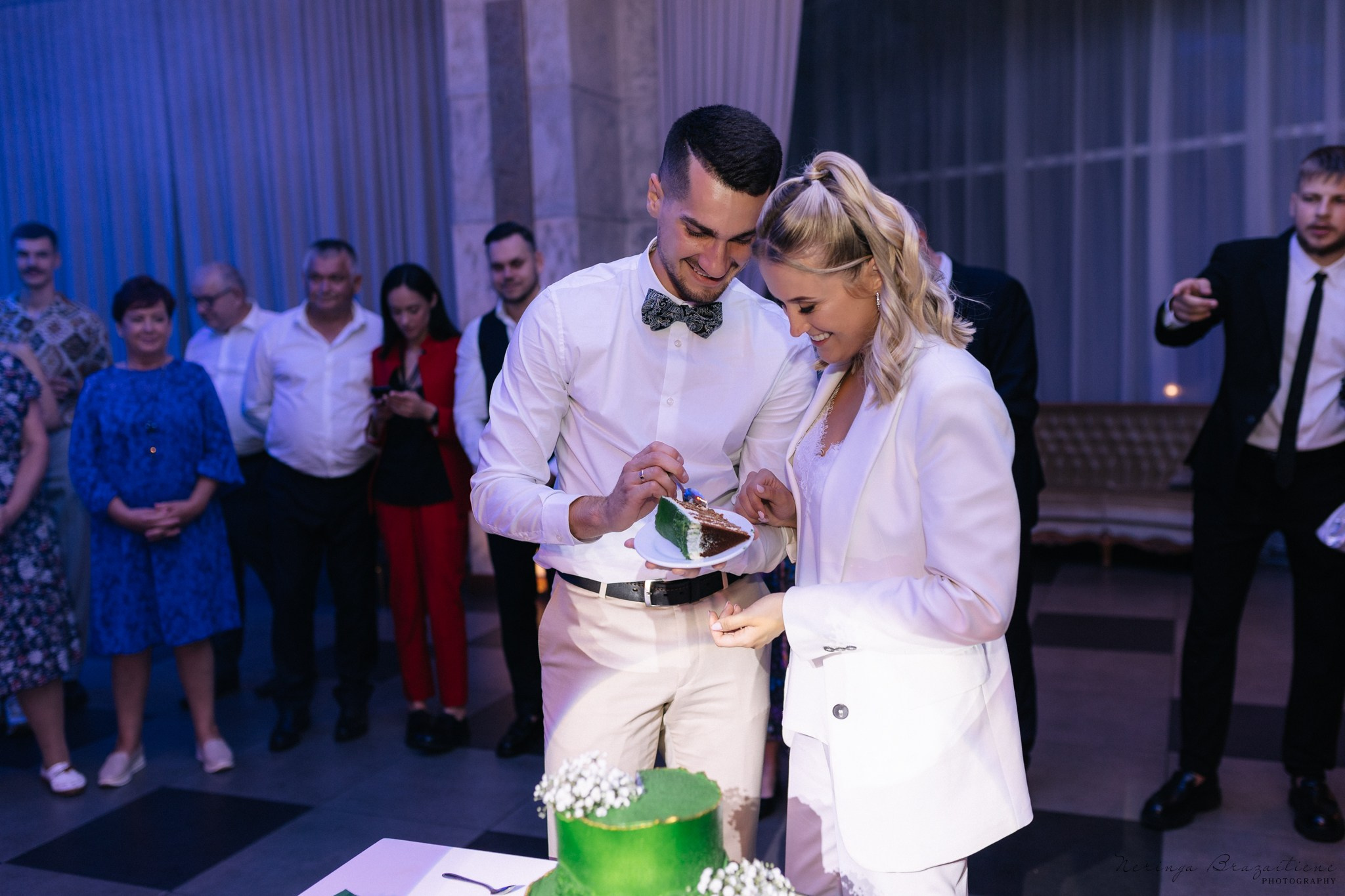 Vestuvinė fotosesija Kaune, Vienybės aikštėje, prie Lietuvos banko