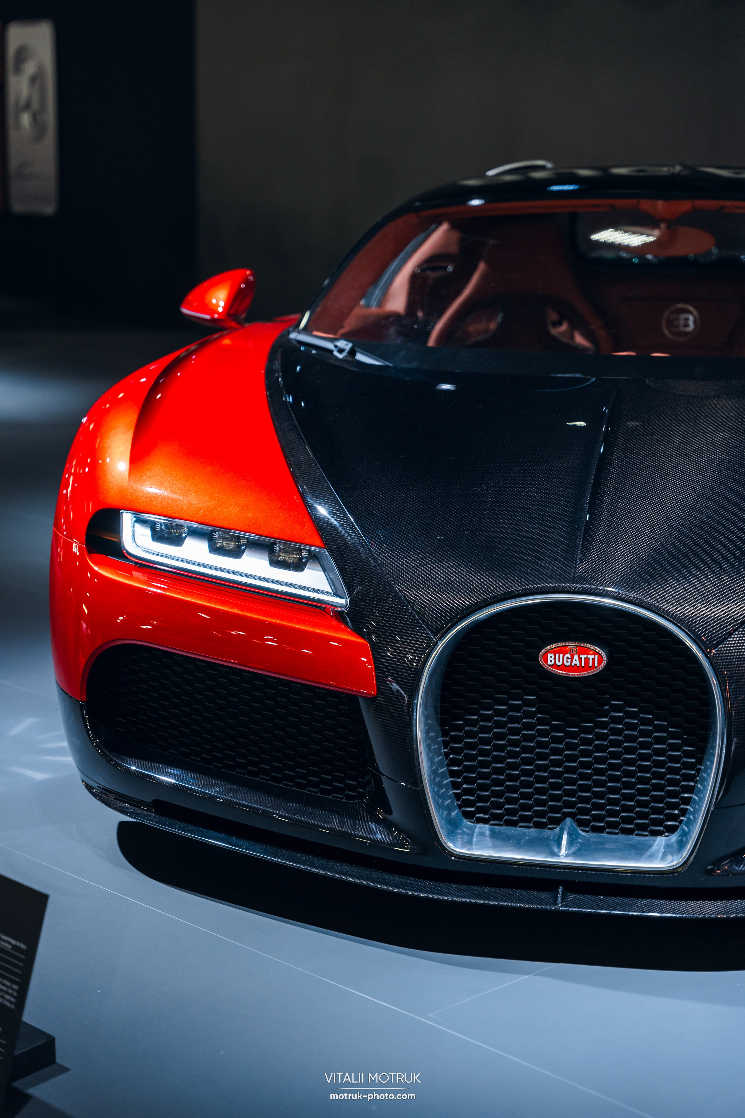 Retromobile 2026. Photographe de voitures à Paris — Vitalii Motruk