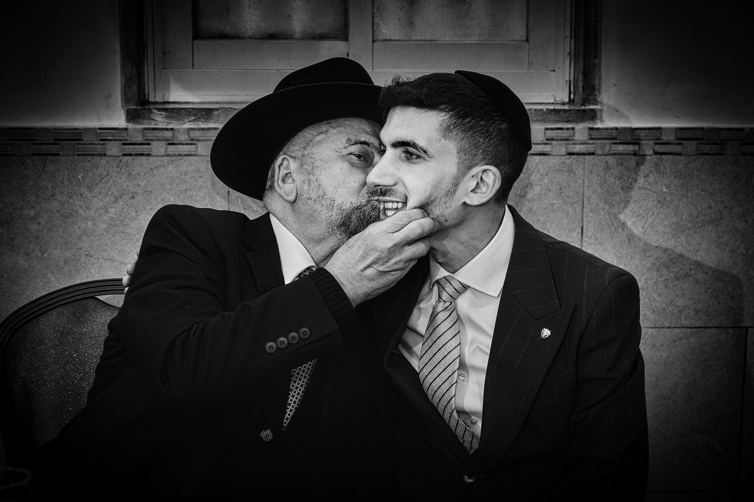 “Hugging Humanity” / “Обнимая человечество”. Middle East Photo Agency — Photography & Event Magnets — סוכנות צילום והדפסת מגנטים לאירועים