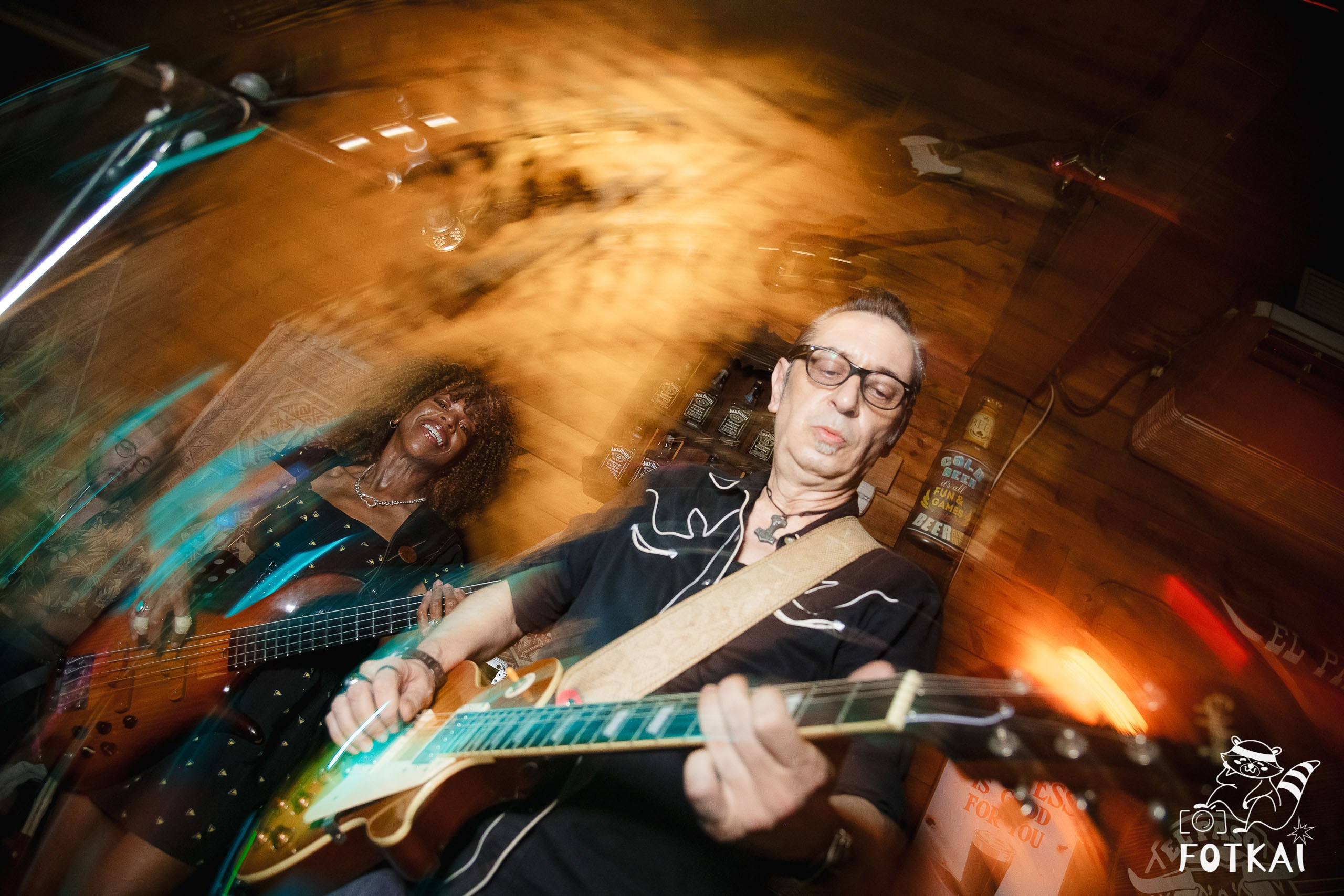 Santi Campillo en El Paso Rock Bar Torrevieja: Reportaje fotográfico 30.08.25 | FOTKAI