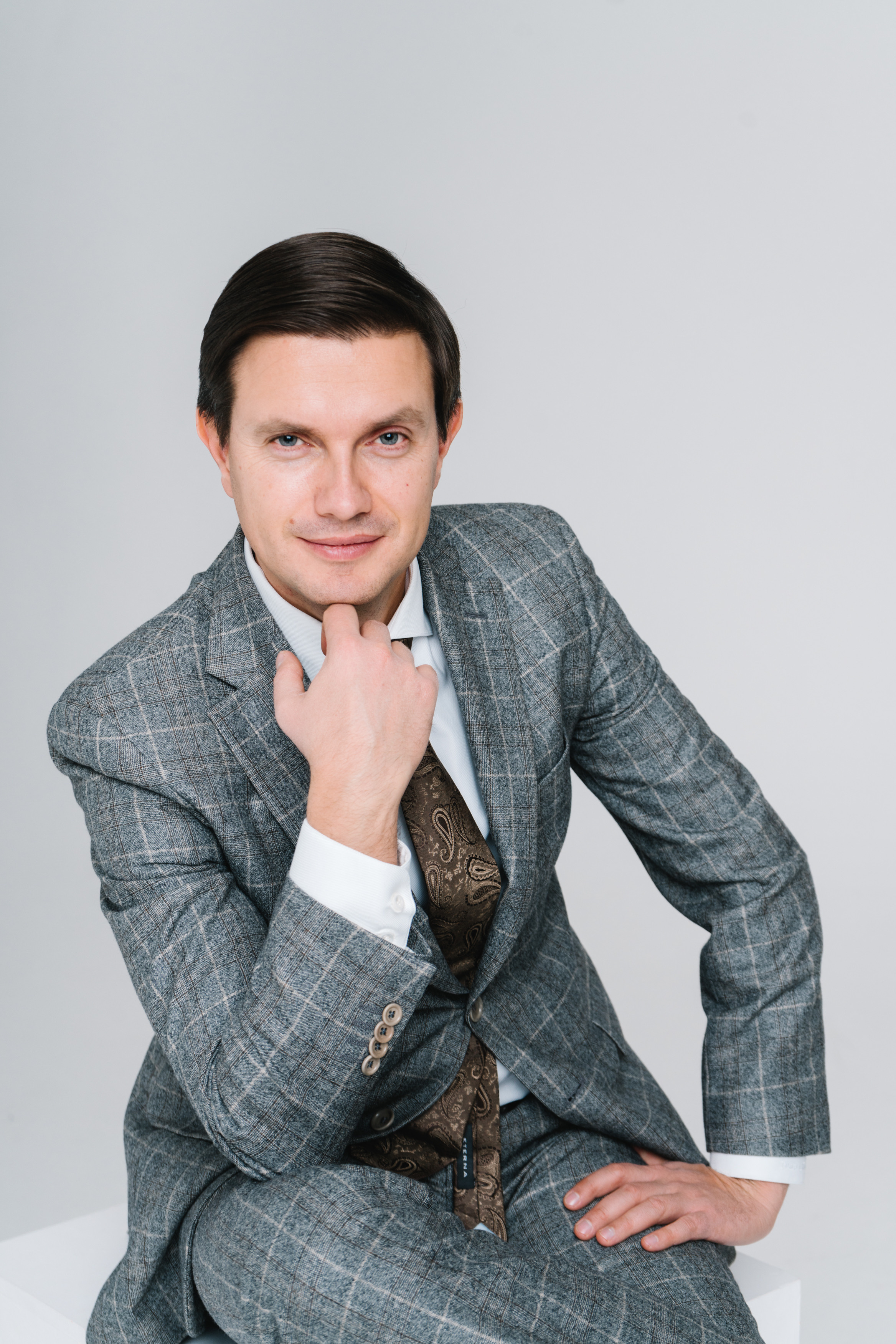 Portrait male studio | Anastasiia Nelen photographer