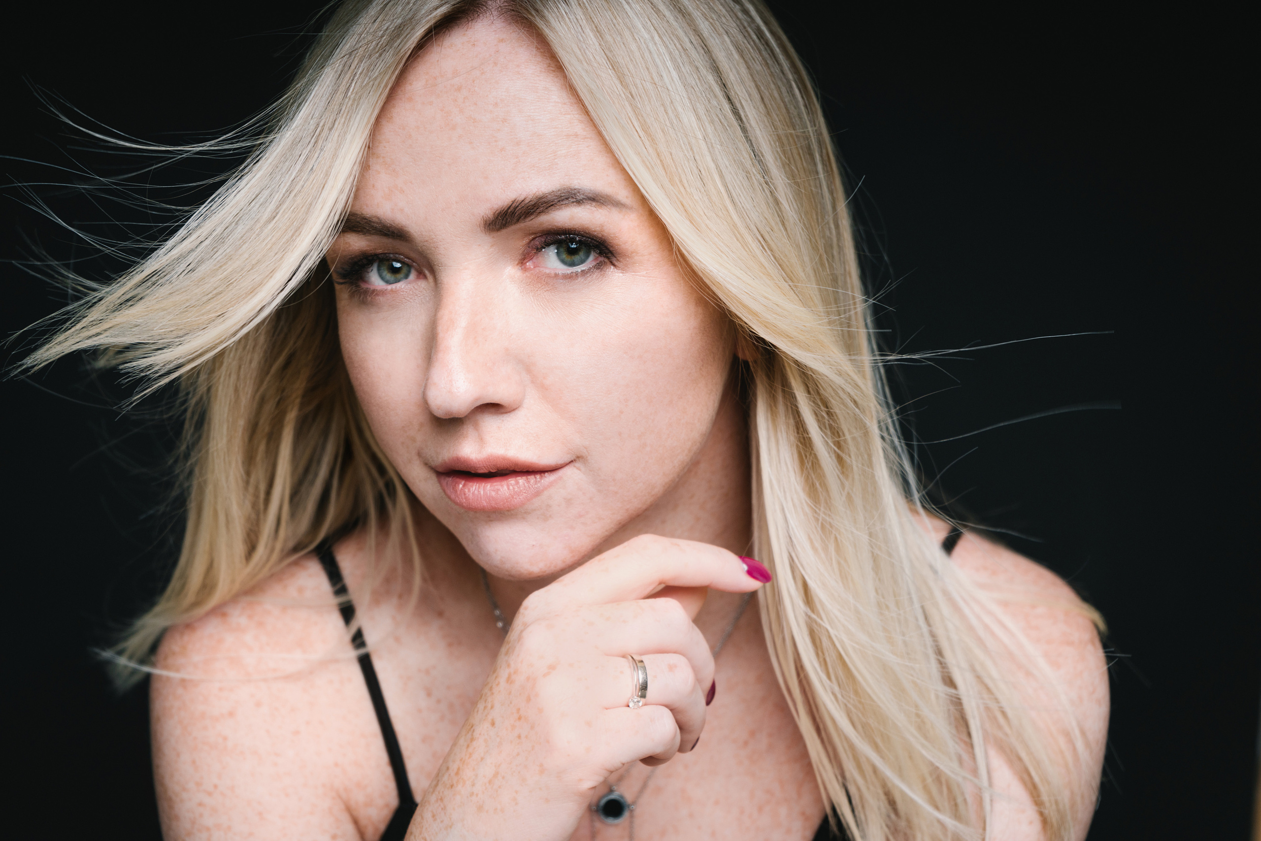 Portrait female studio | Anastasiia Nelen photographer