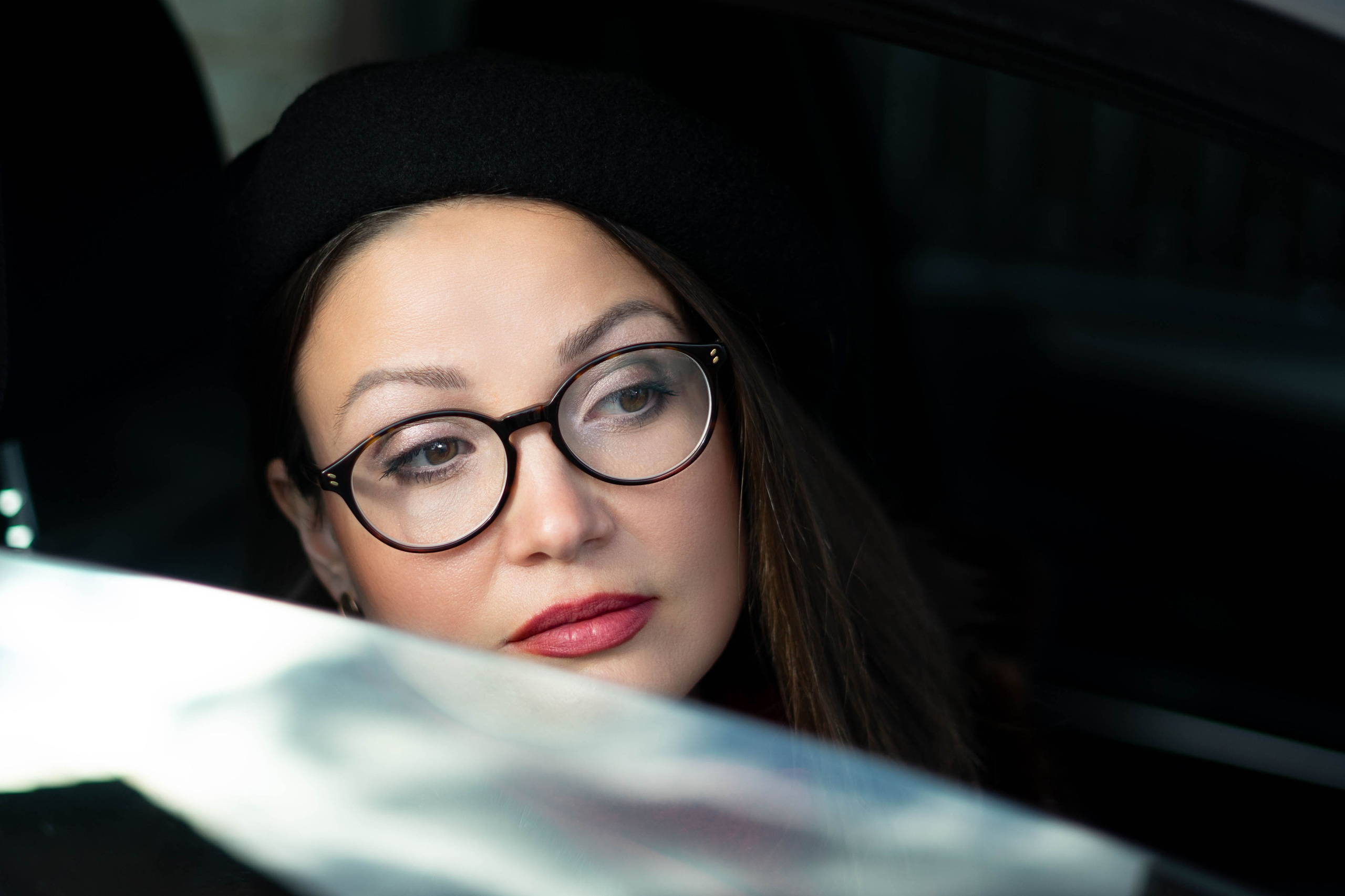 Dincolo de geam. Photographer Anna Iurii