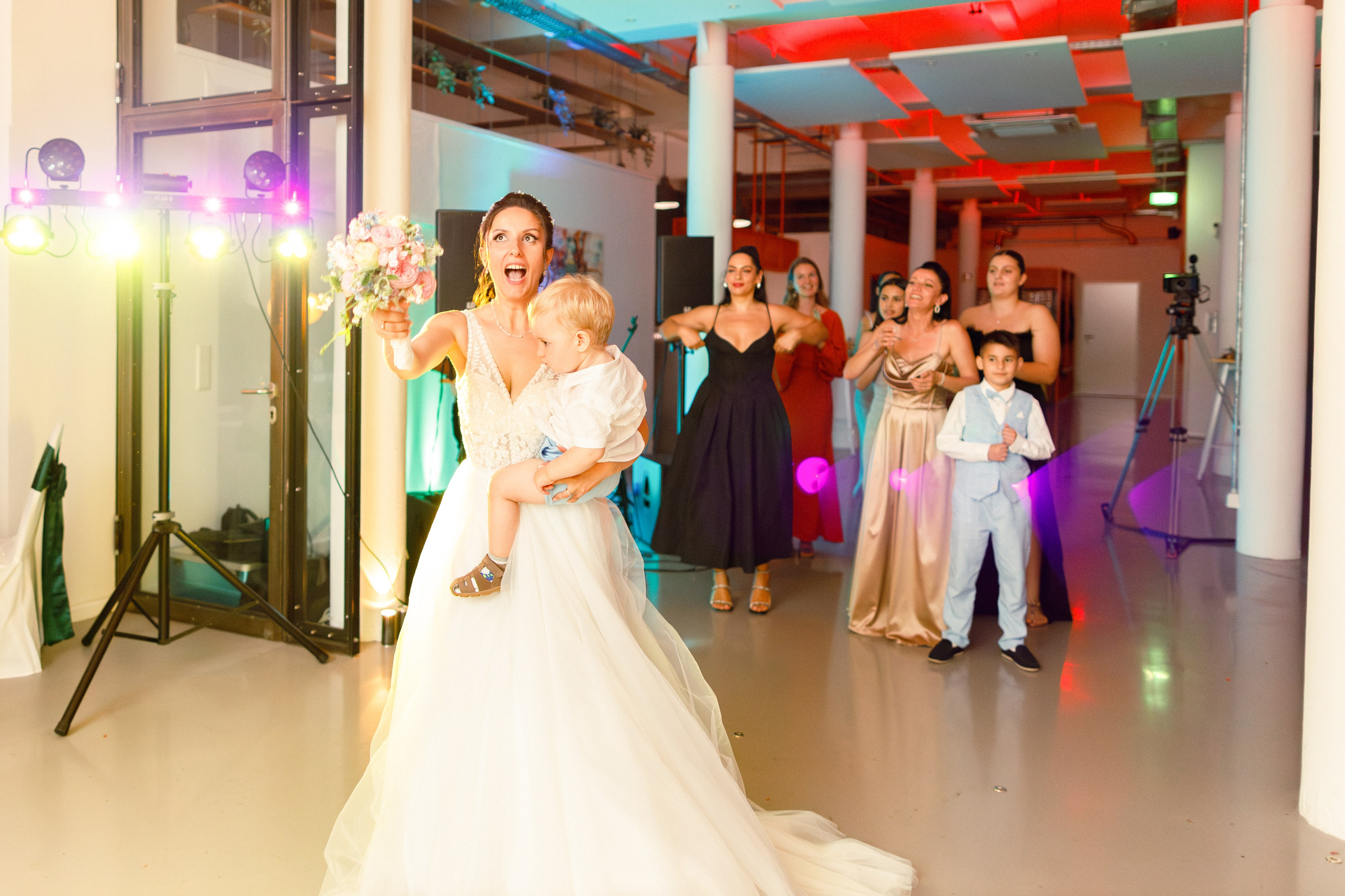 Hochzeitsfotografie in der Weißen Villa Elmshorn | Historischer Charme in Schleswig-Holstein. Hochzeitsfotograf und Hochzeitsvideograf aus Hamburg | Roka21Film