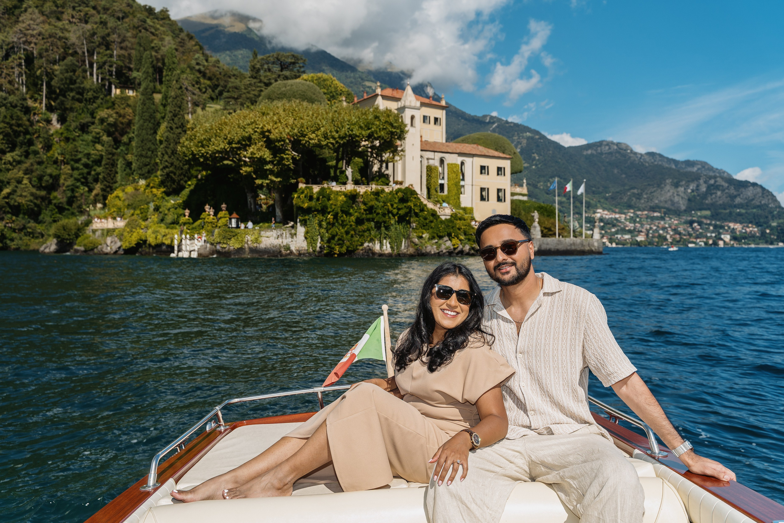 Lake Como Proposal on a Boat. Proposal Photographer in Lake Como