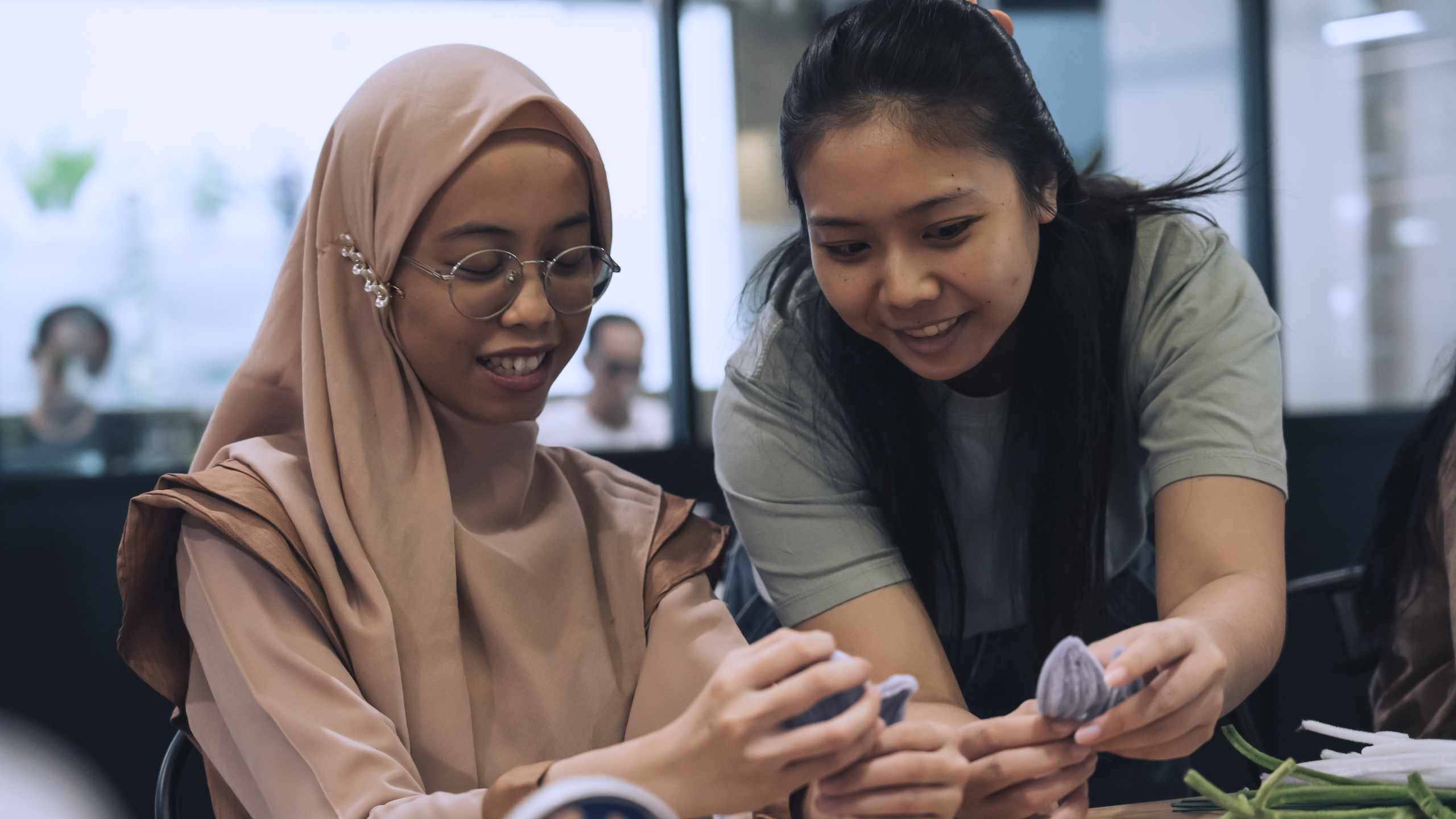 Pipe Cleaner Flower Workshop. Aro Salaka Event Photography