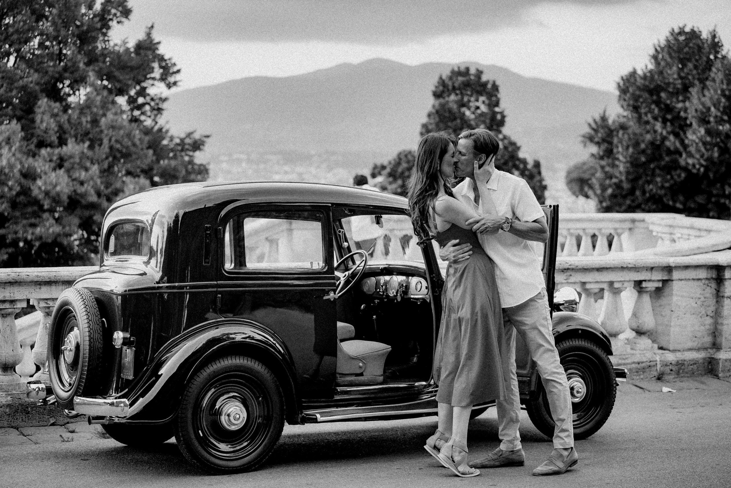 Family Photoshoot. Wedding Photographer in Italy