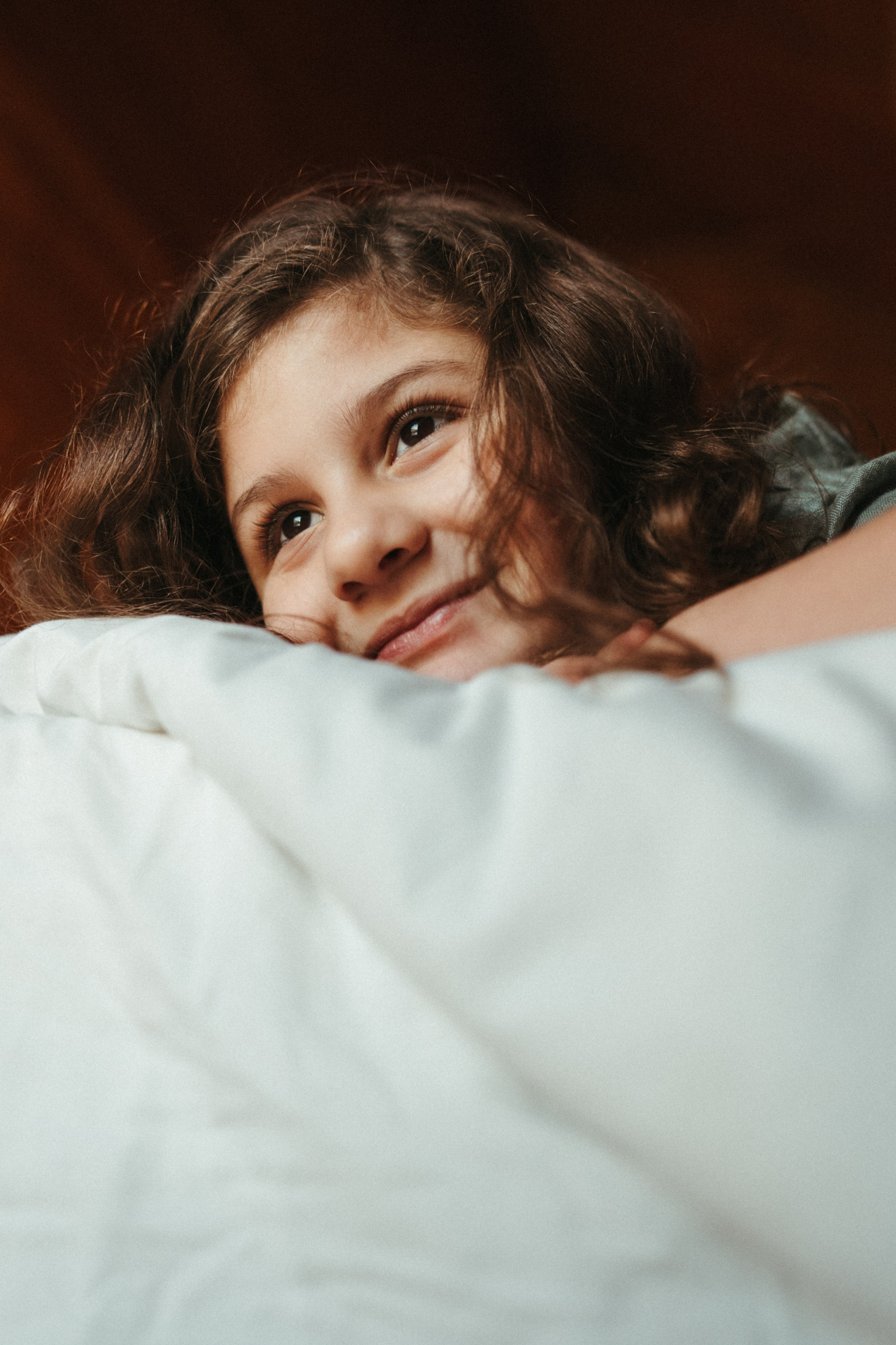 Amnah with daughters. Family photographer in Saudi Arabia