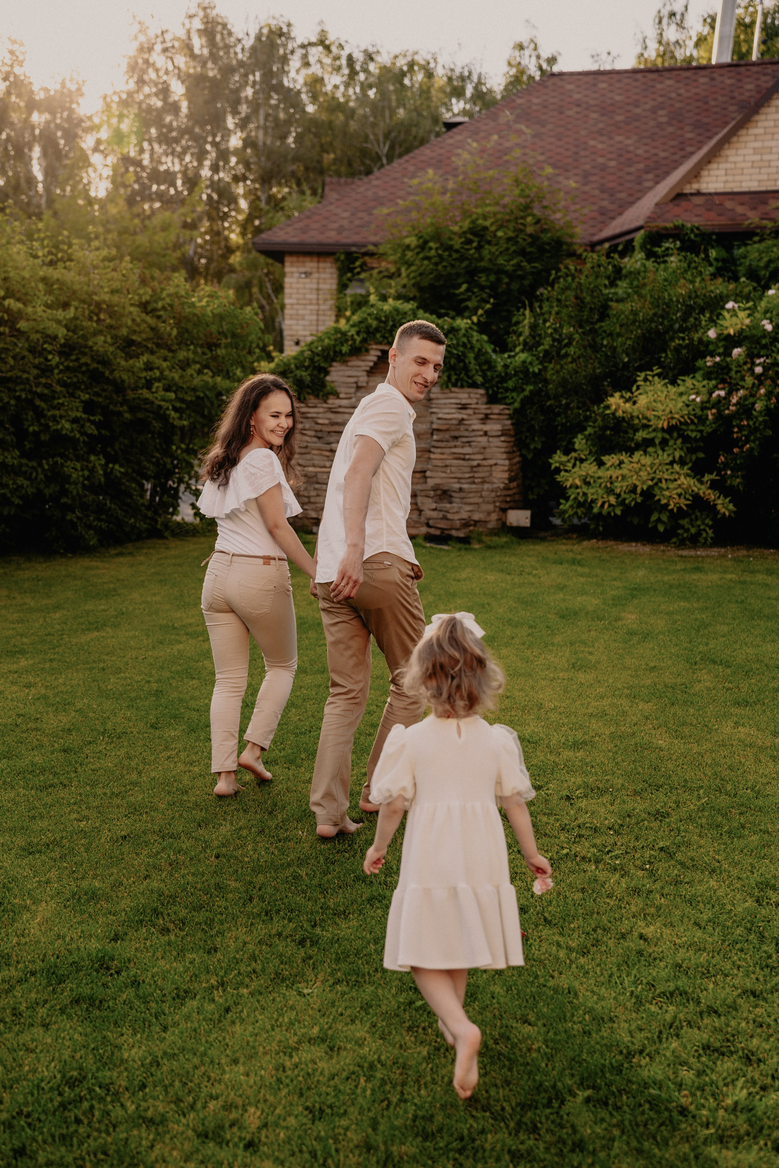 Nick, Julia, Adele outdoor. Wedding and family photographer and videographer PA, NJ, NY, DE, MD