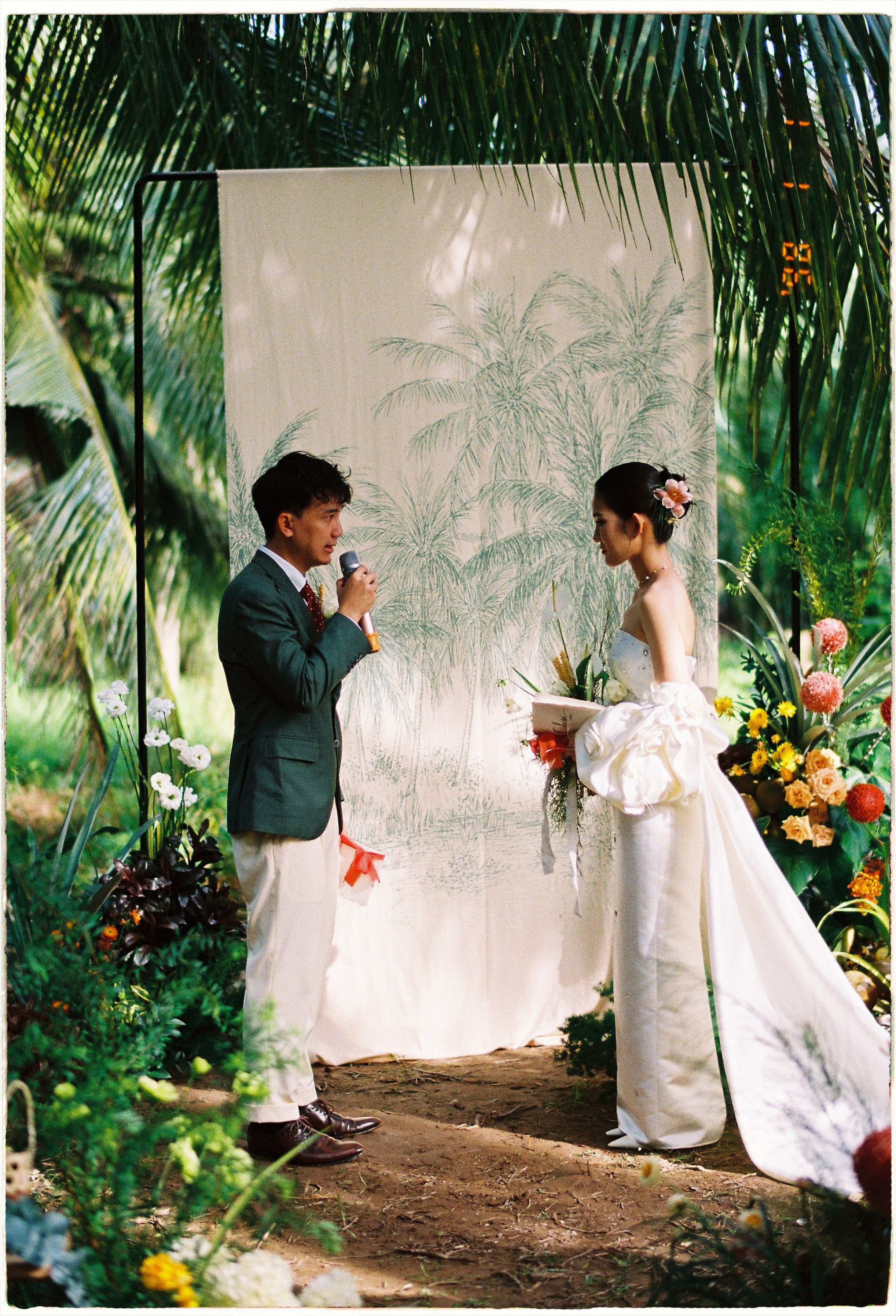Khâm & Châu. Cam Images