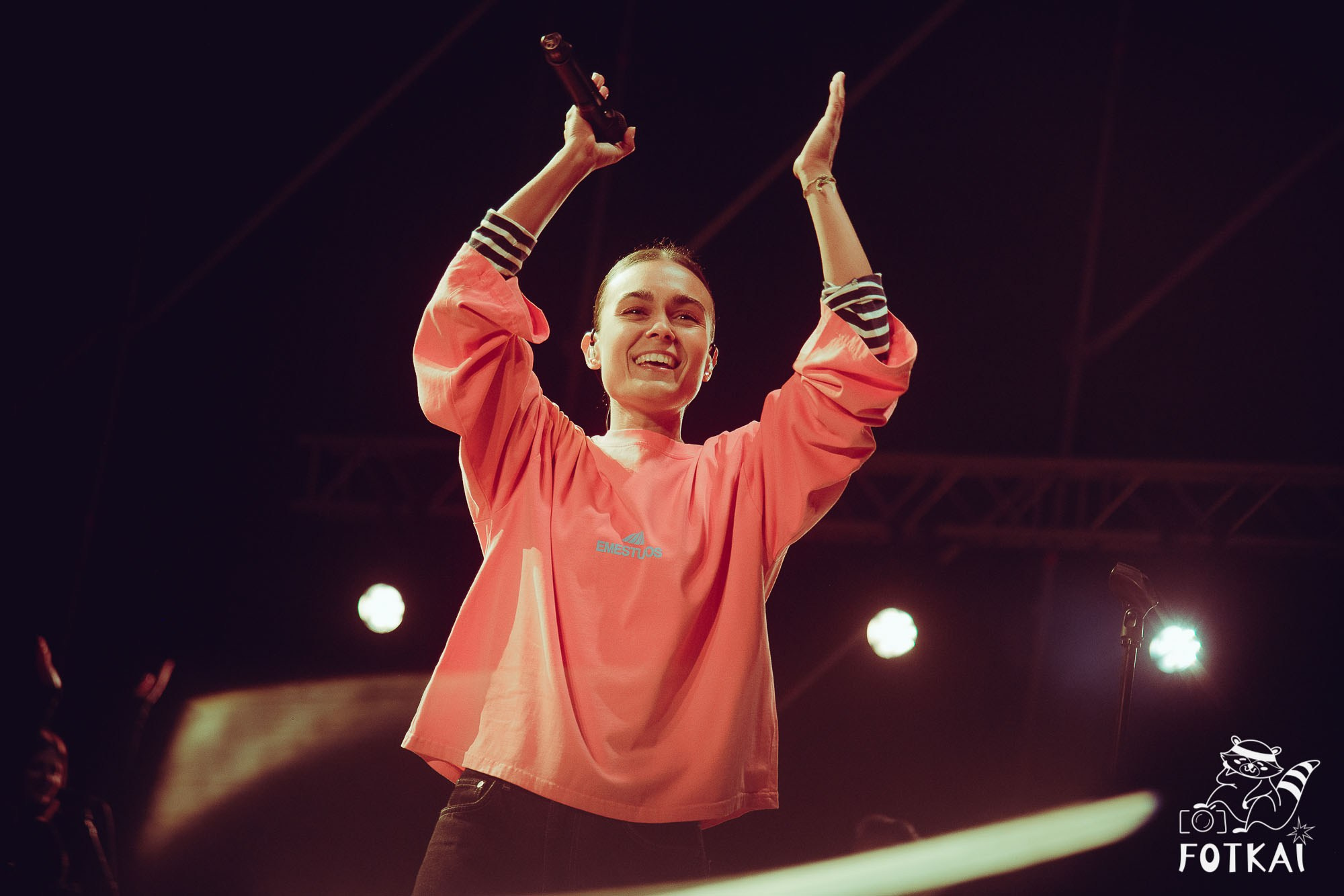 Marta Santos — Fotos del concierto en Alicante 2026: pop flamenco en El Muelle Live | FOTKAI